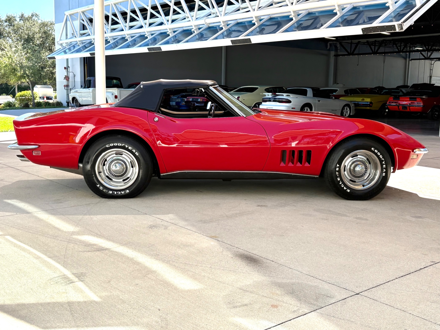 Vehicle photo 20