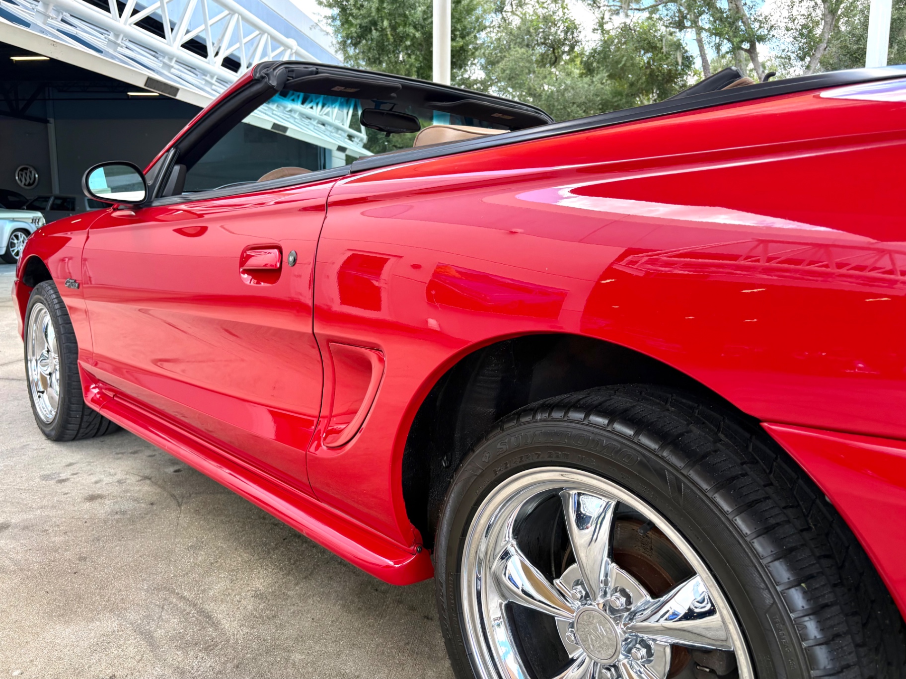 Vehicle photo 14