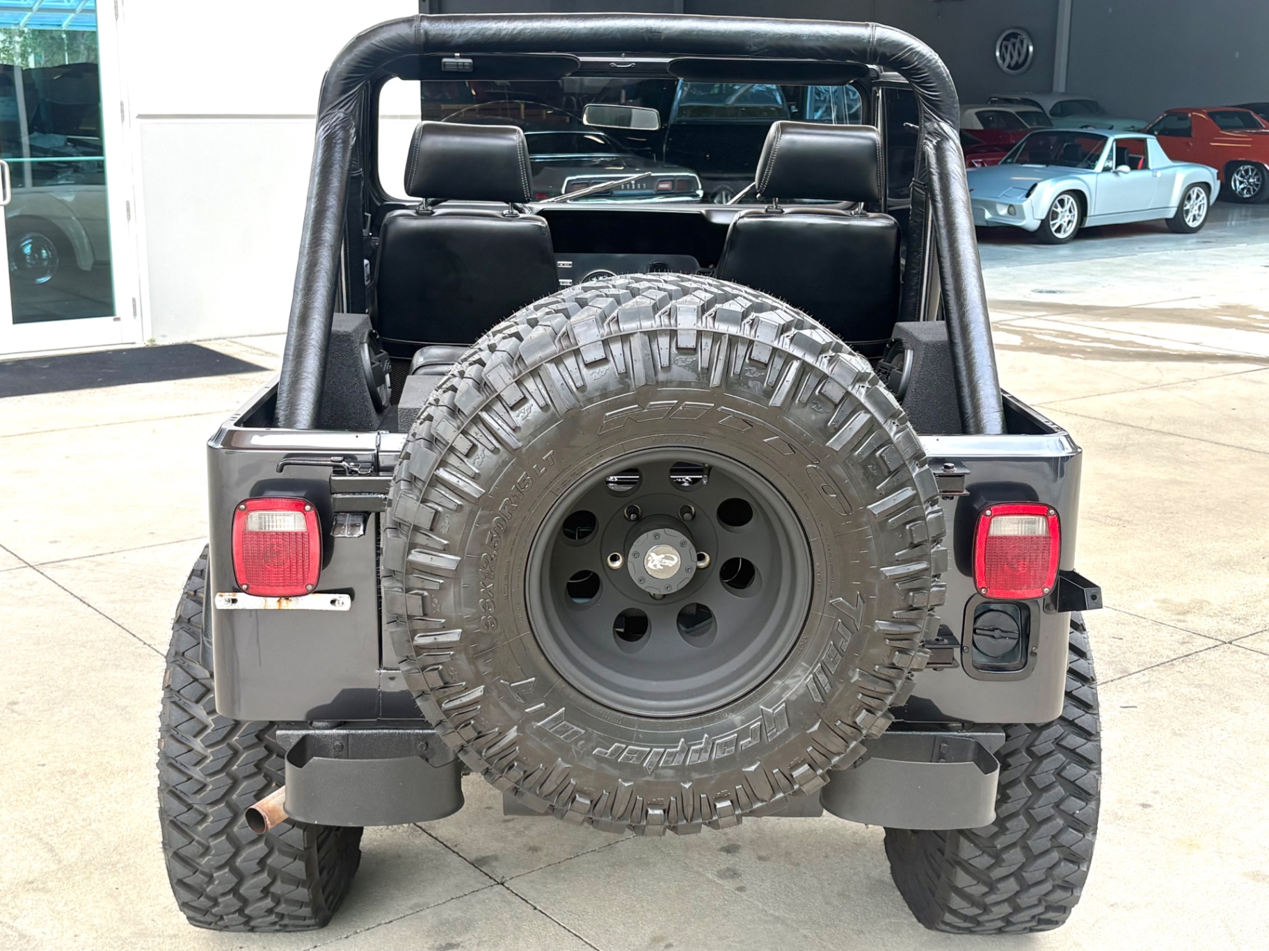 Vehicle photo 8