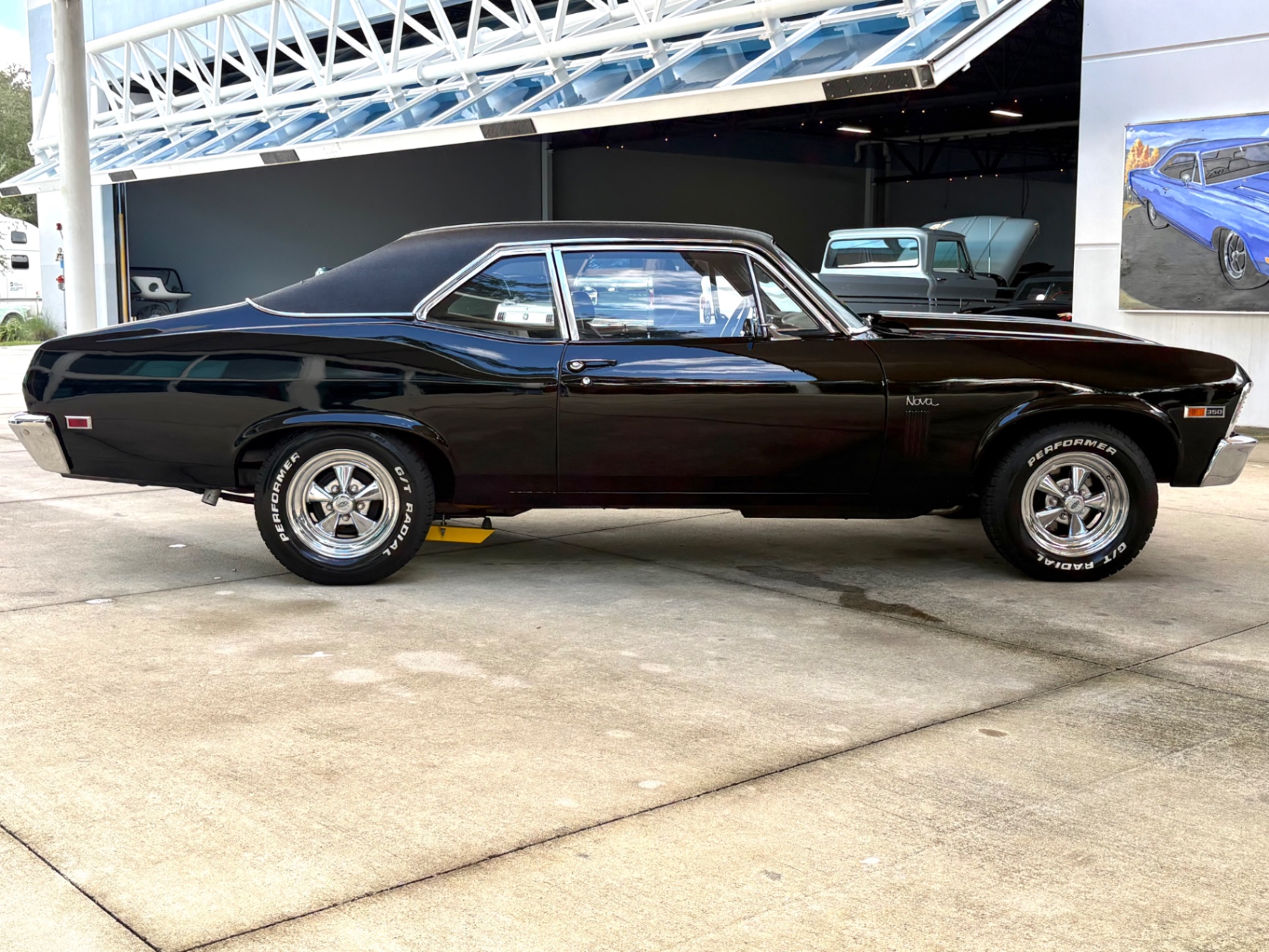 Vehicle photo 5