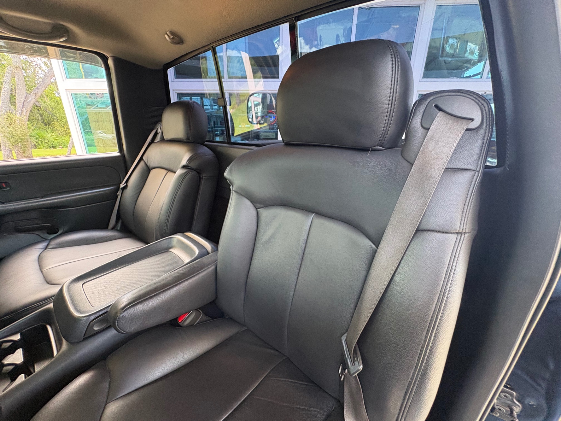 Vehicle photo 33