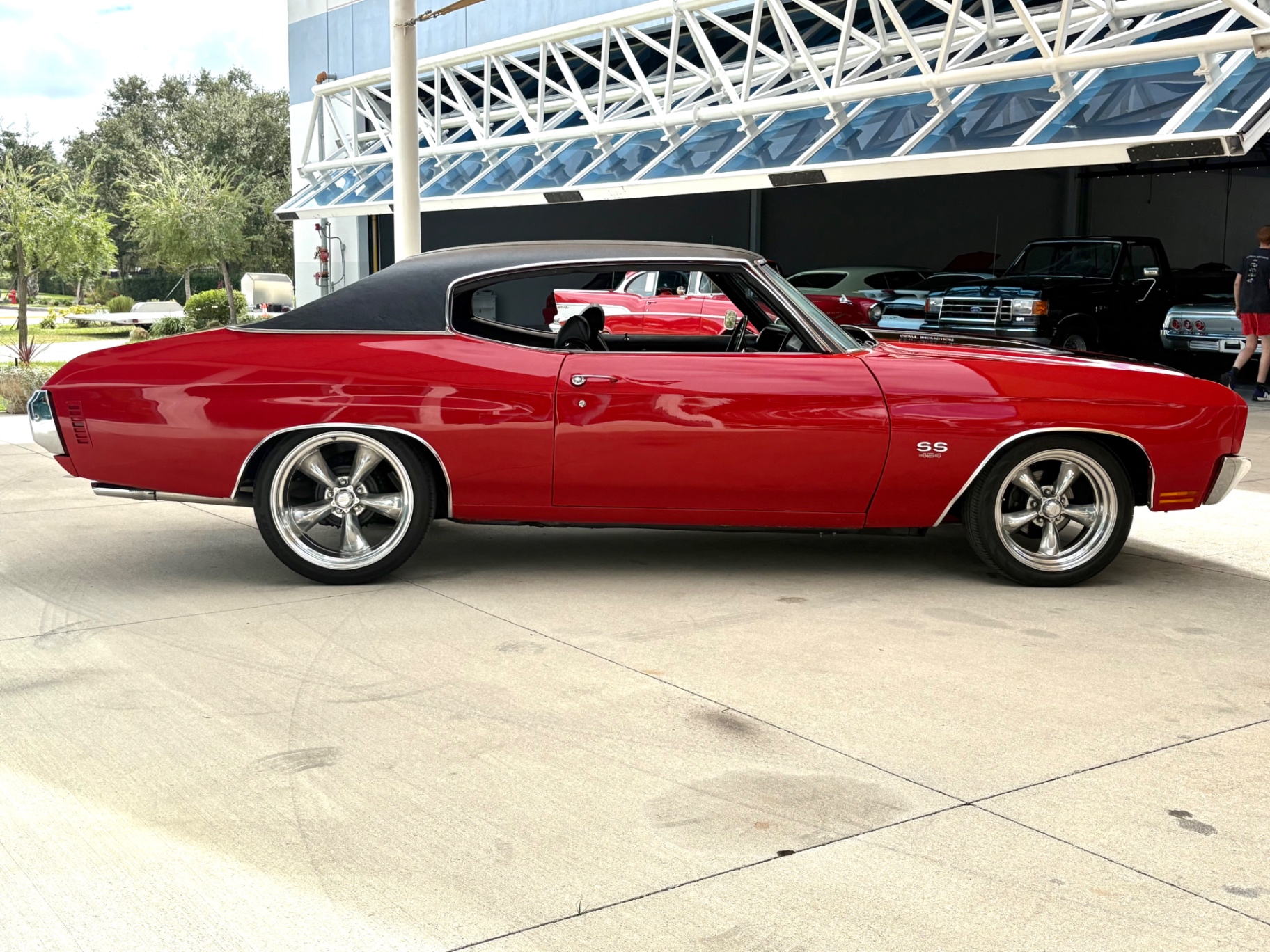 Vehicle photo 5