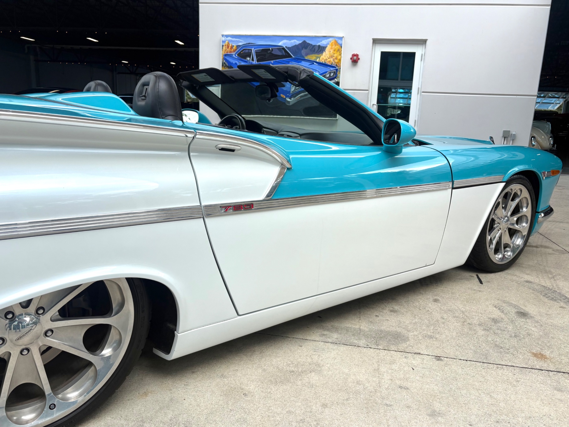 Vehicle photo 17