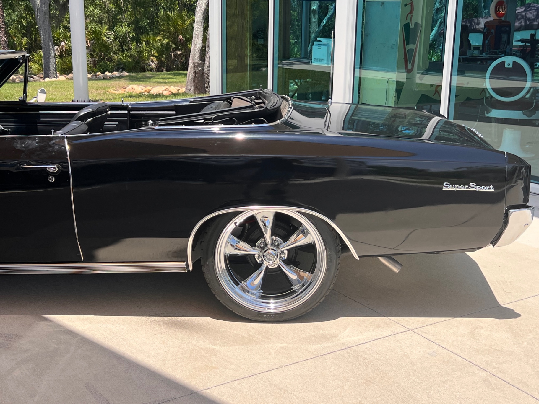 Vehicle photo 4