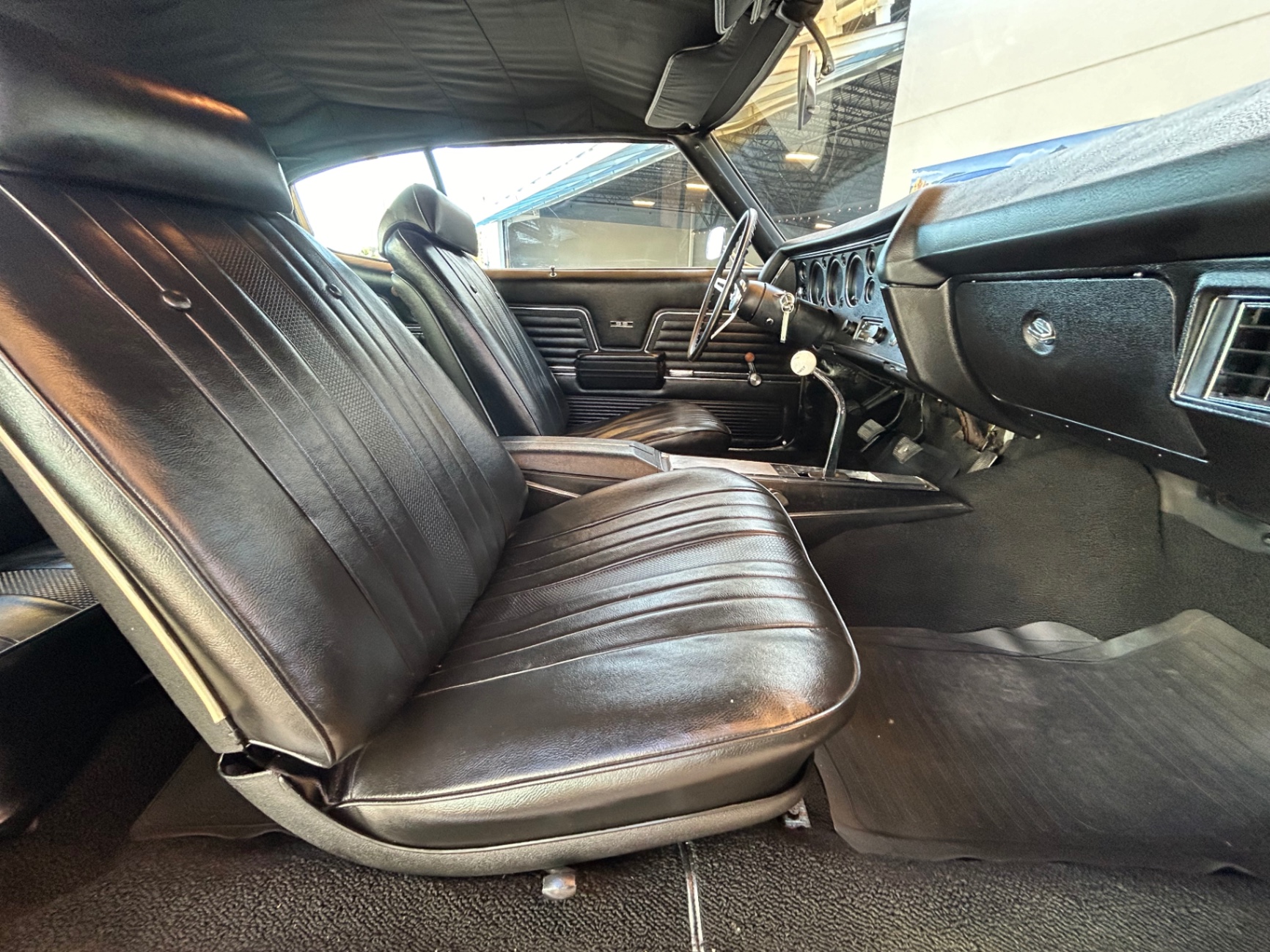 Vehicle photo 27