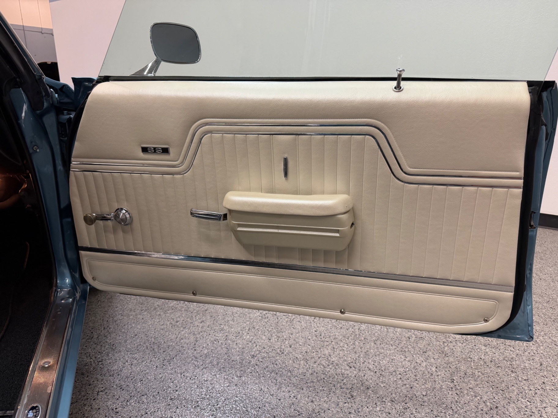 Vehicle photo 98