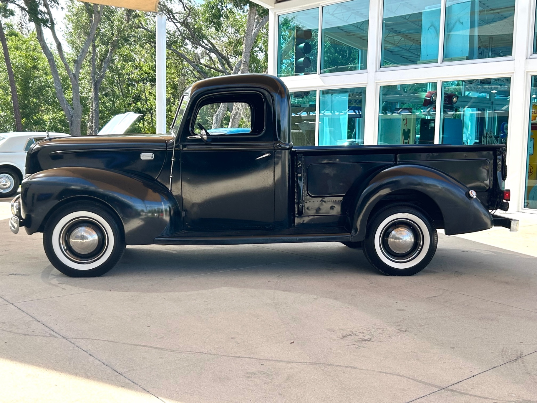 Vehicle photo 9