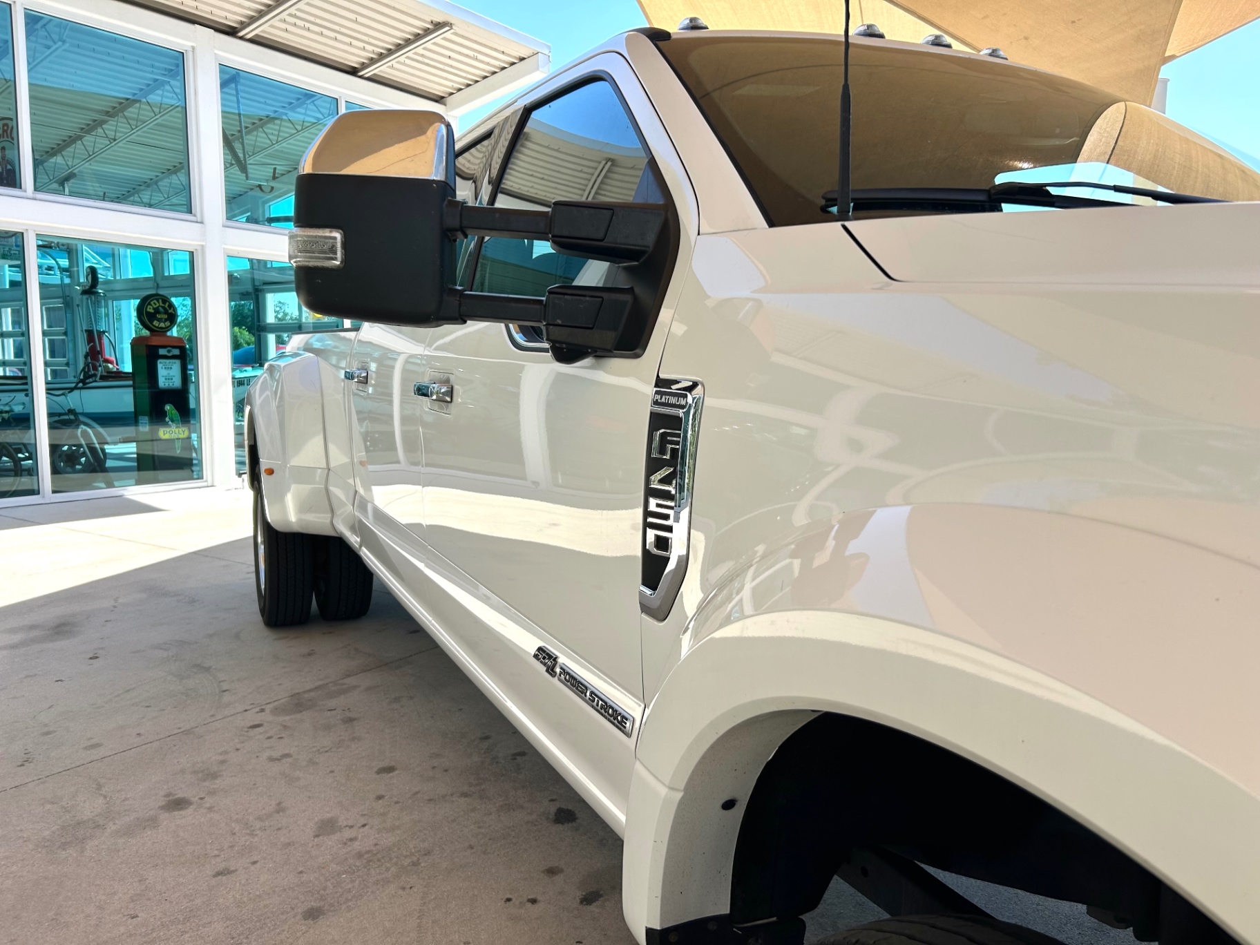 Vehicle photo 17