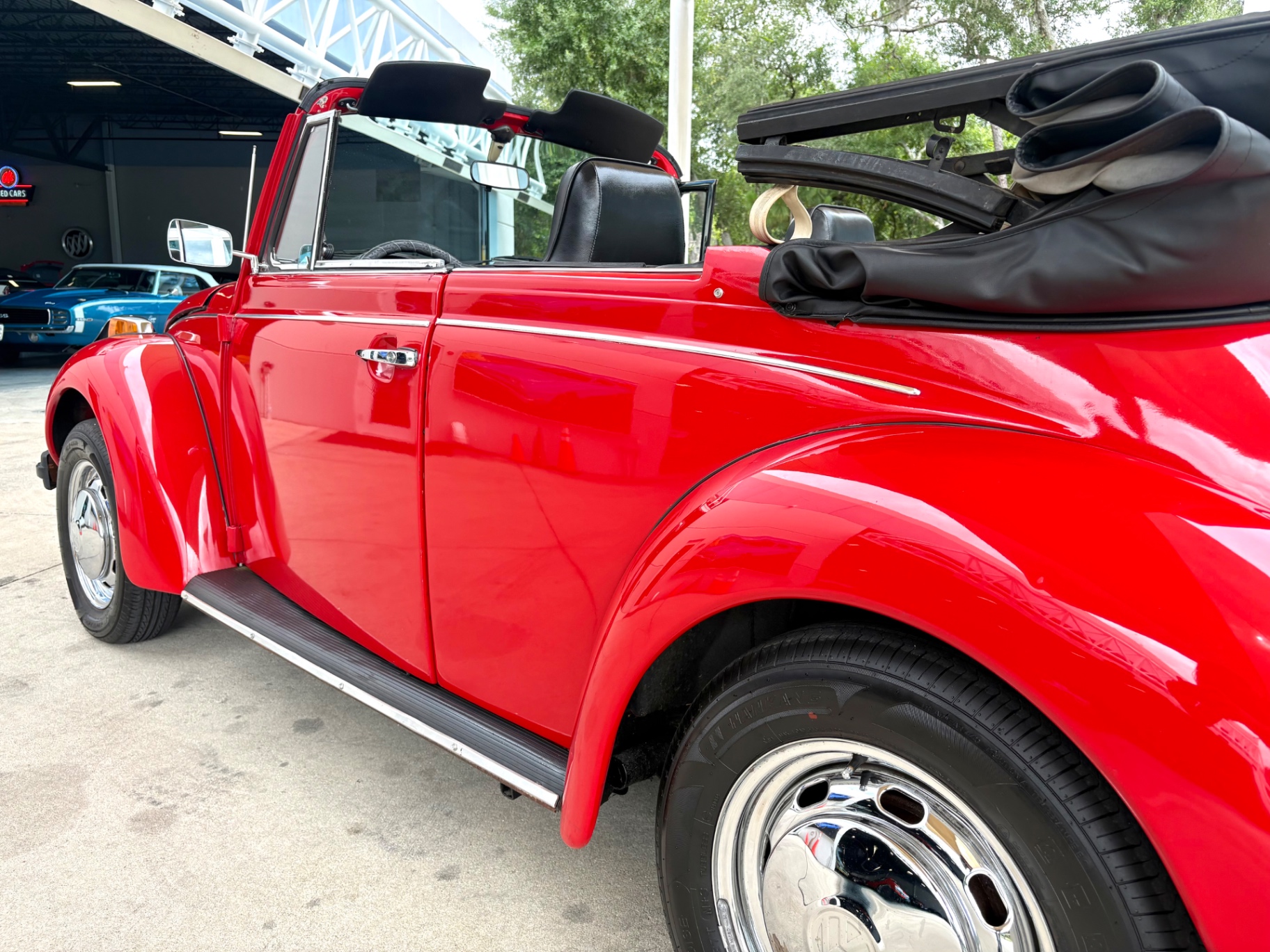 Vehicle photo 14