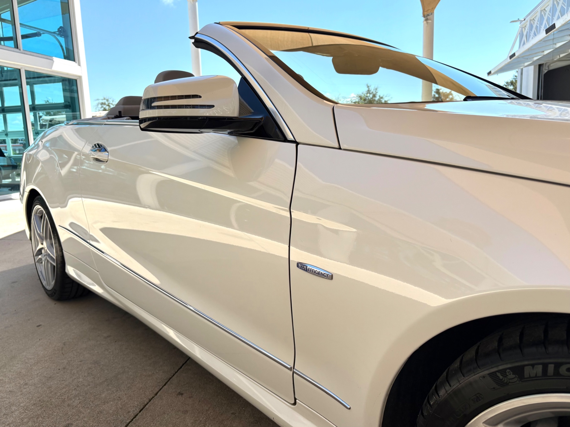 Vehicle photo 18