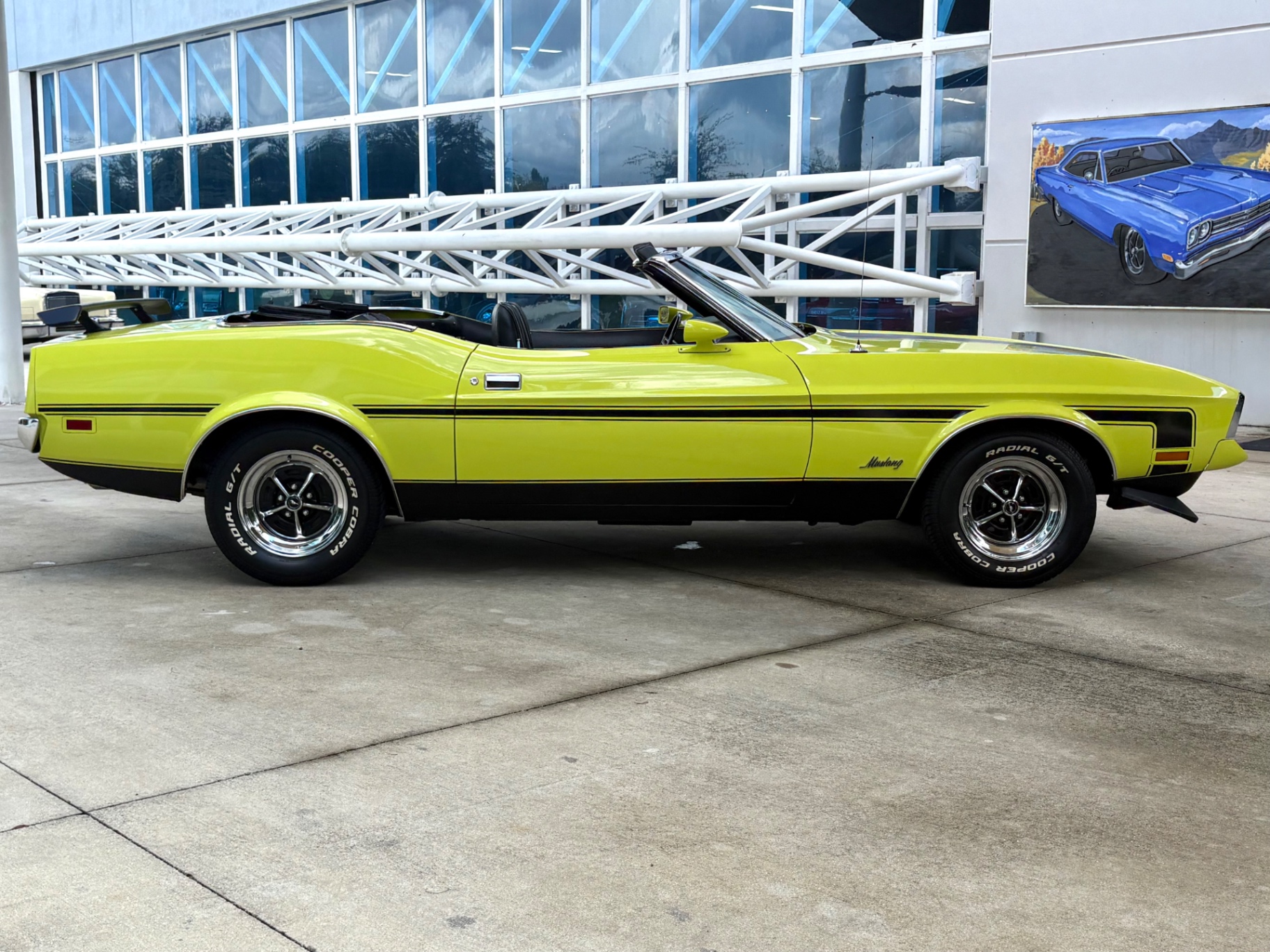 Vehicle photo 5