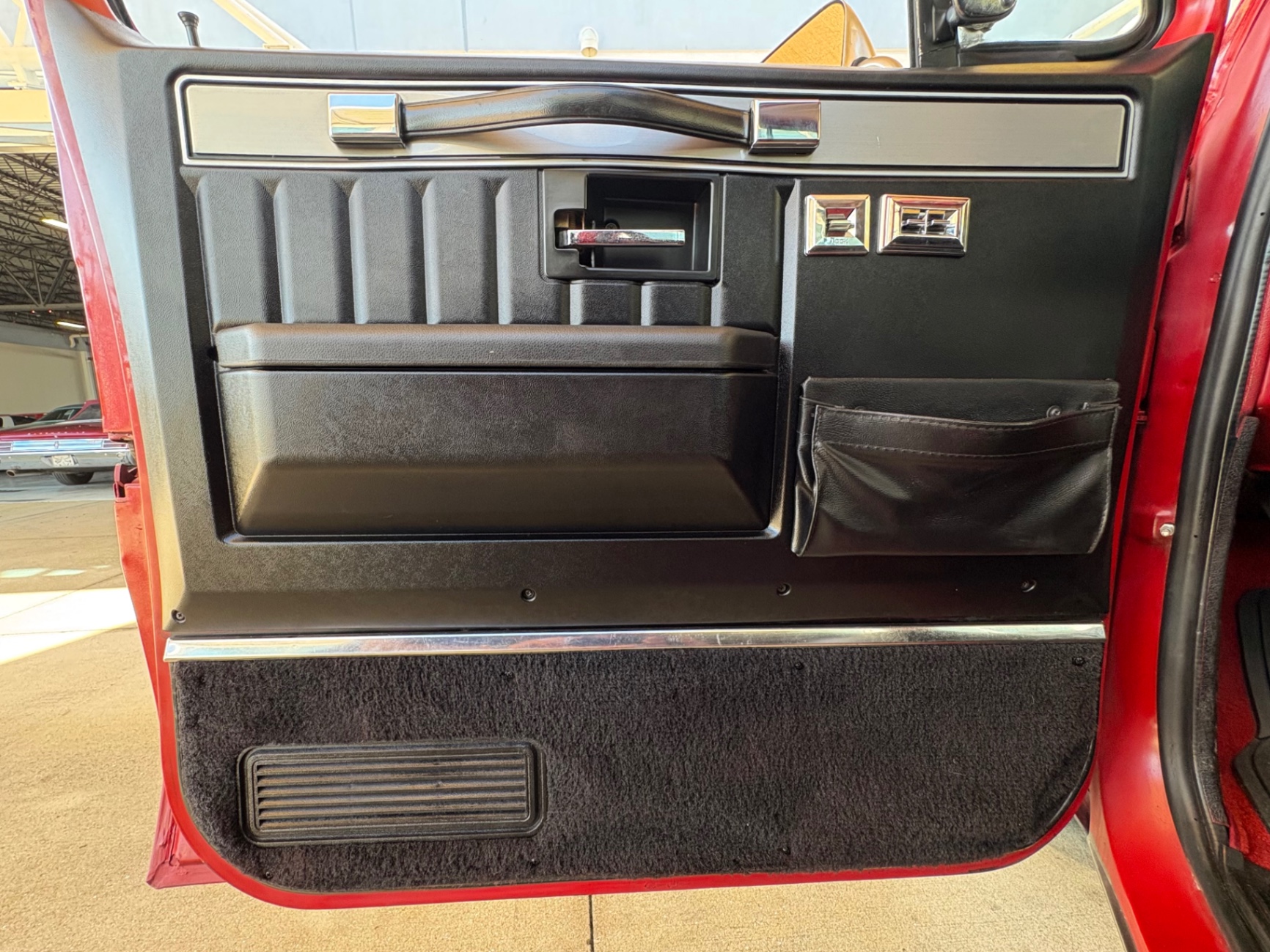 Vehicle photo 33