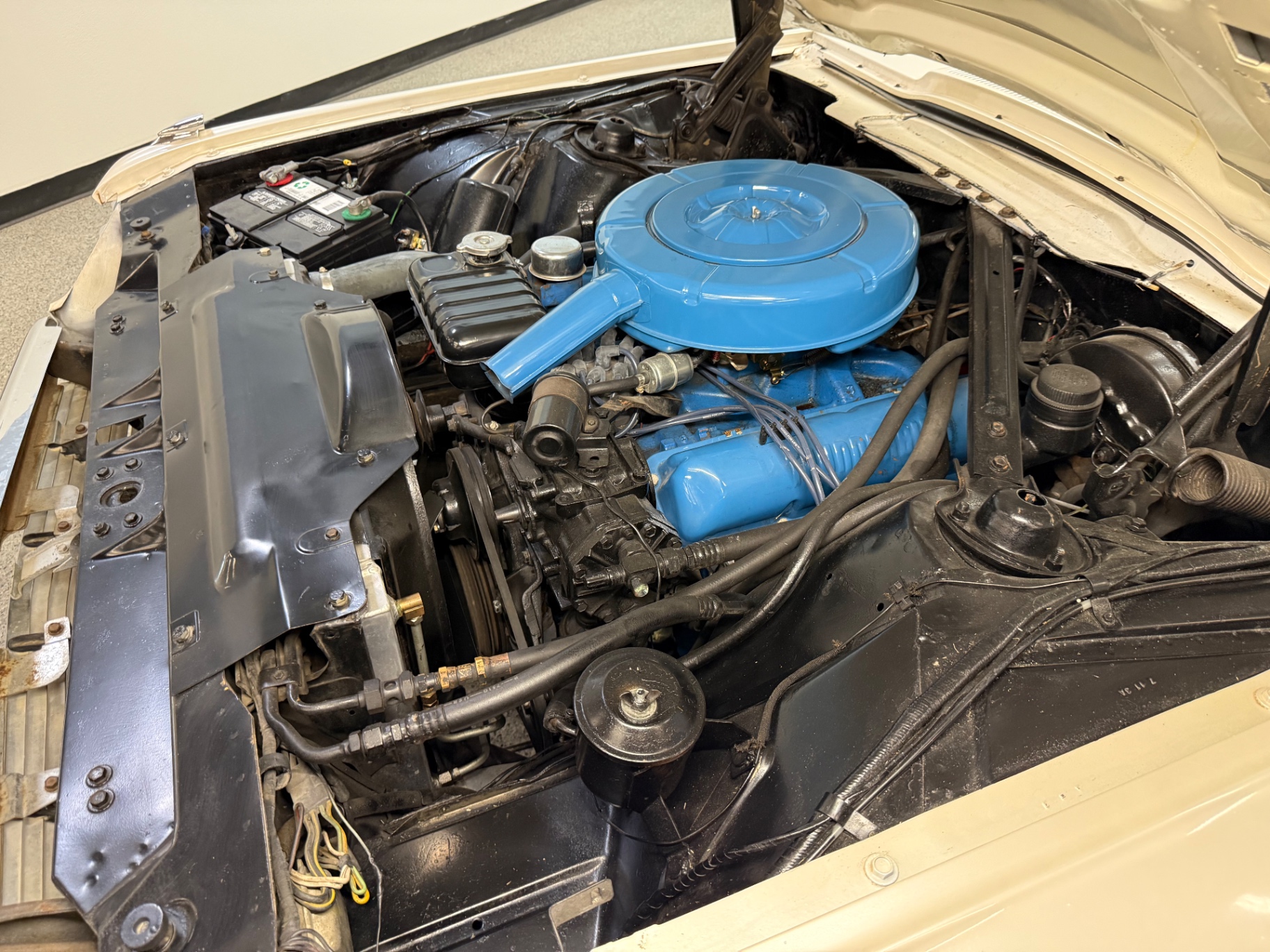 Vehicle photo 23