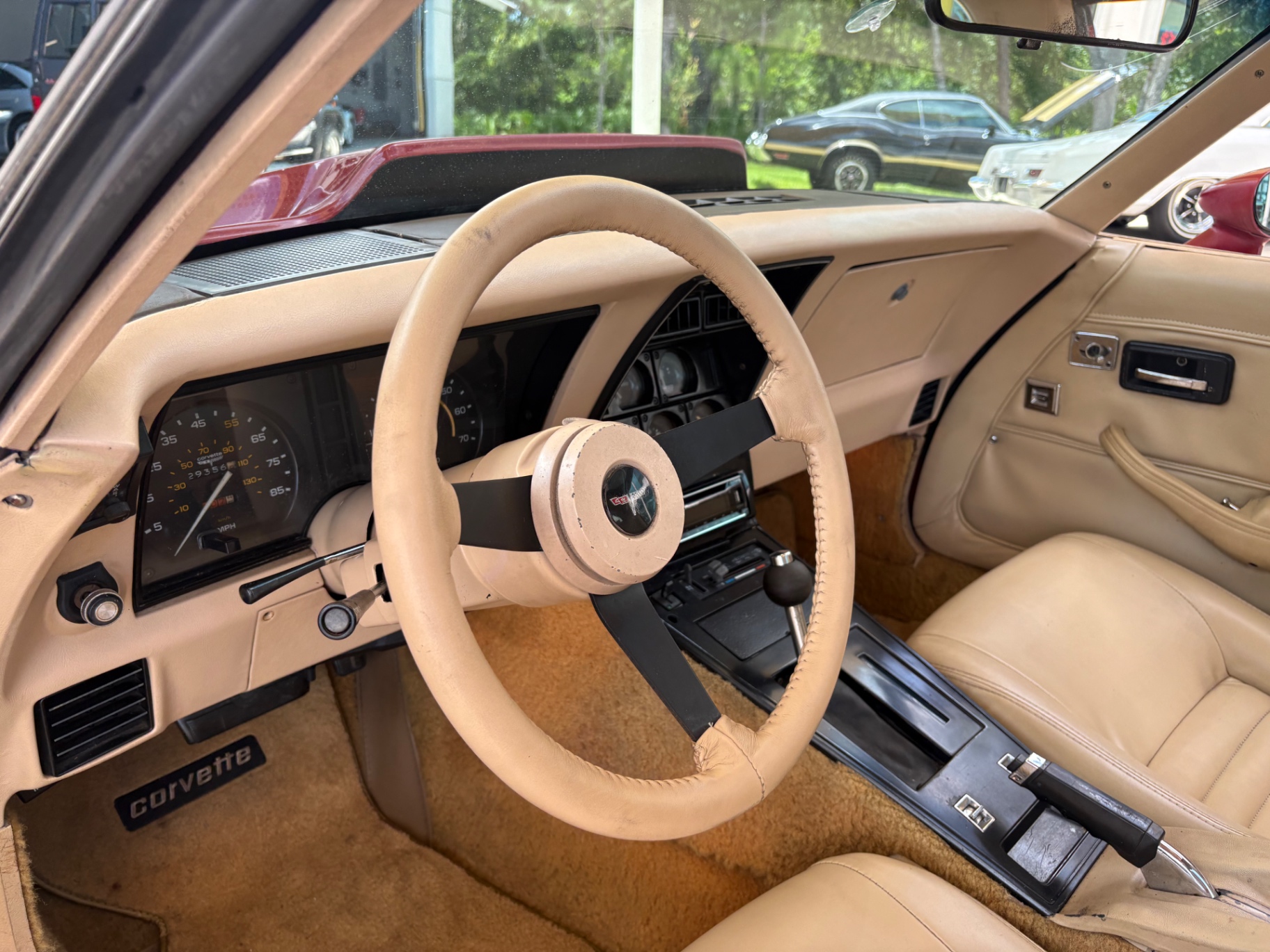 Vehicle photo 32