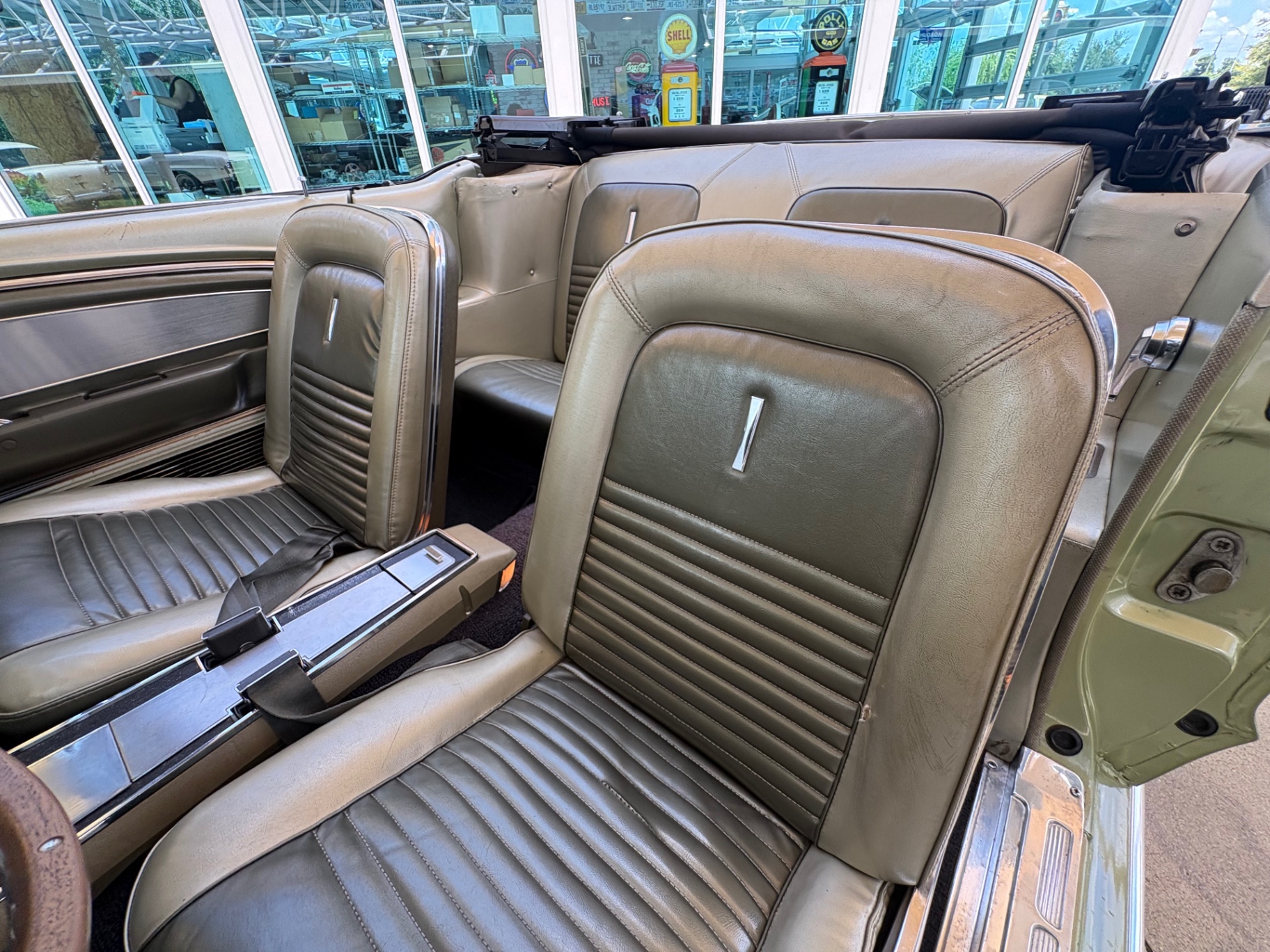 Vehicle photo 40