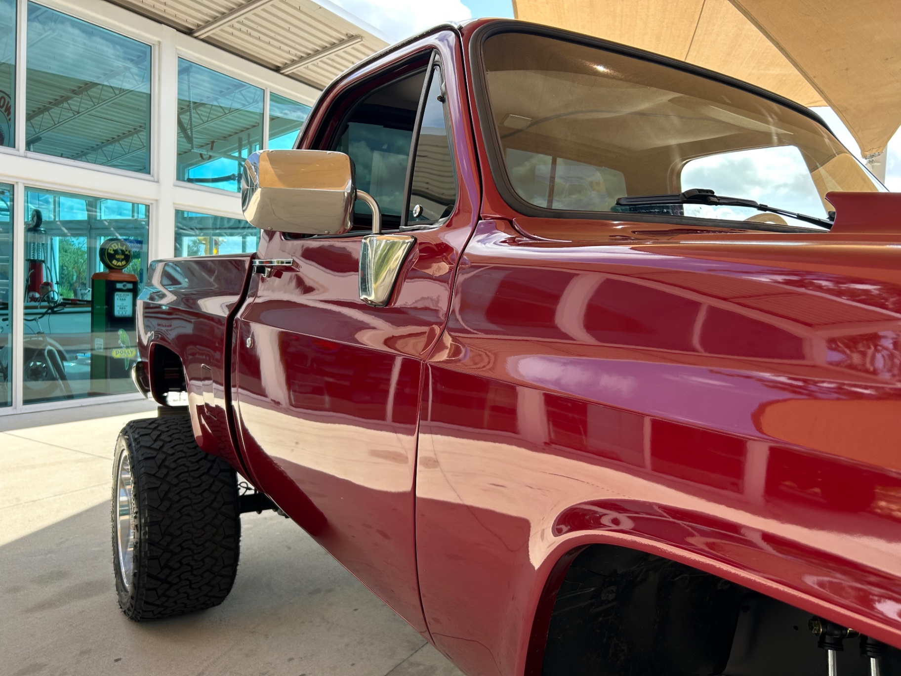 Vehicle photo 17