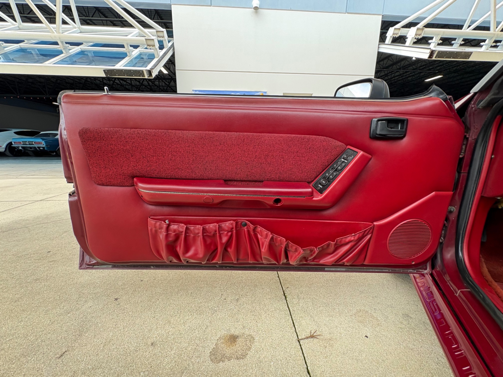 Vehicle photo 34