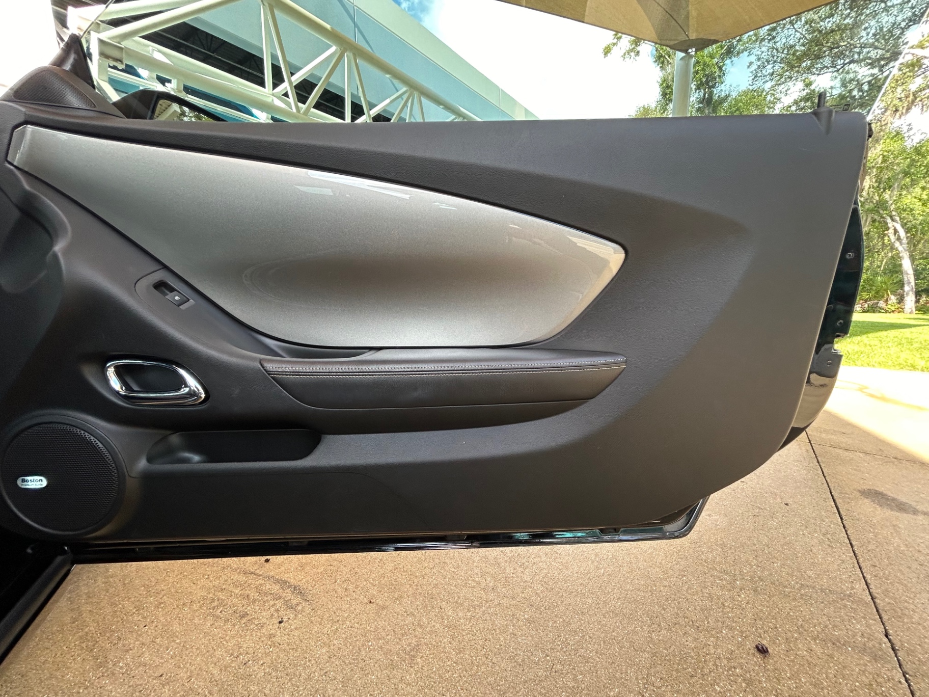 Vehicle photo 24