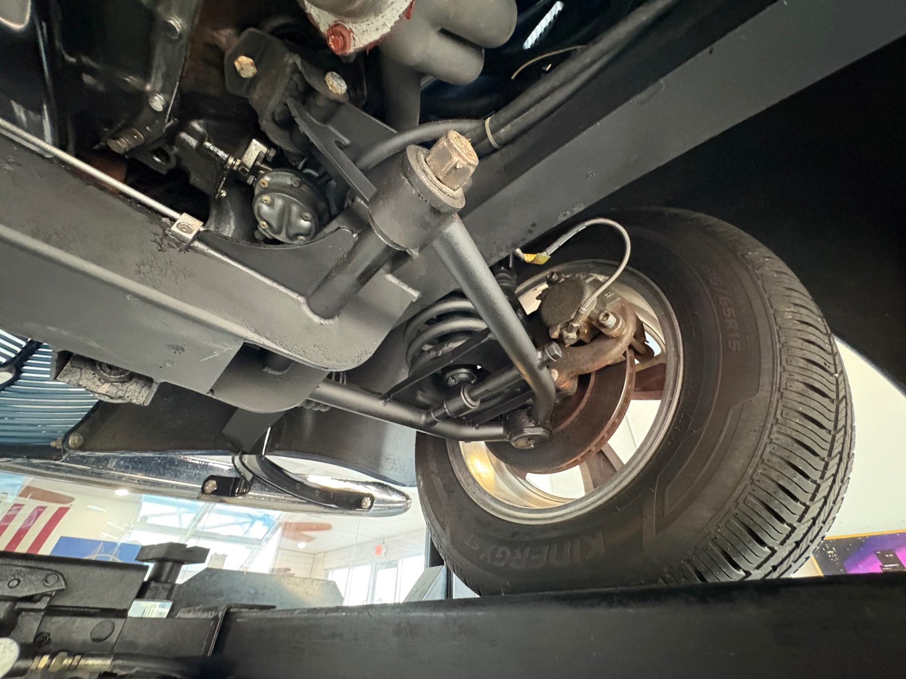 Vehicle photo 45