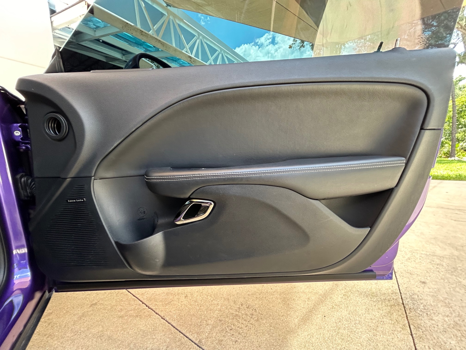 Vehicle photo 24