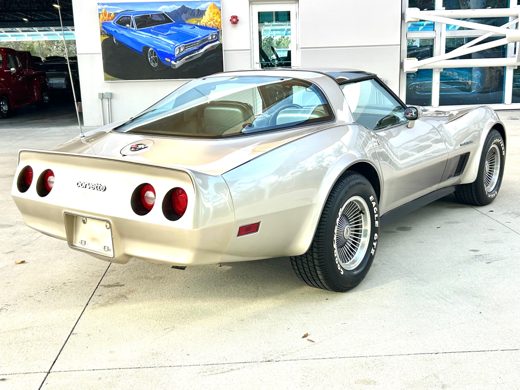 Vehicle photo 6