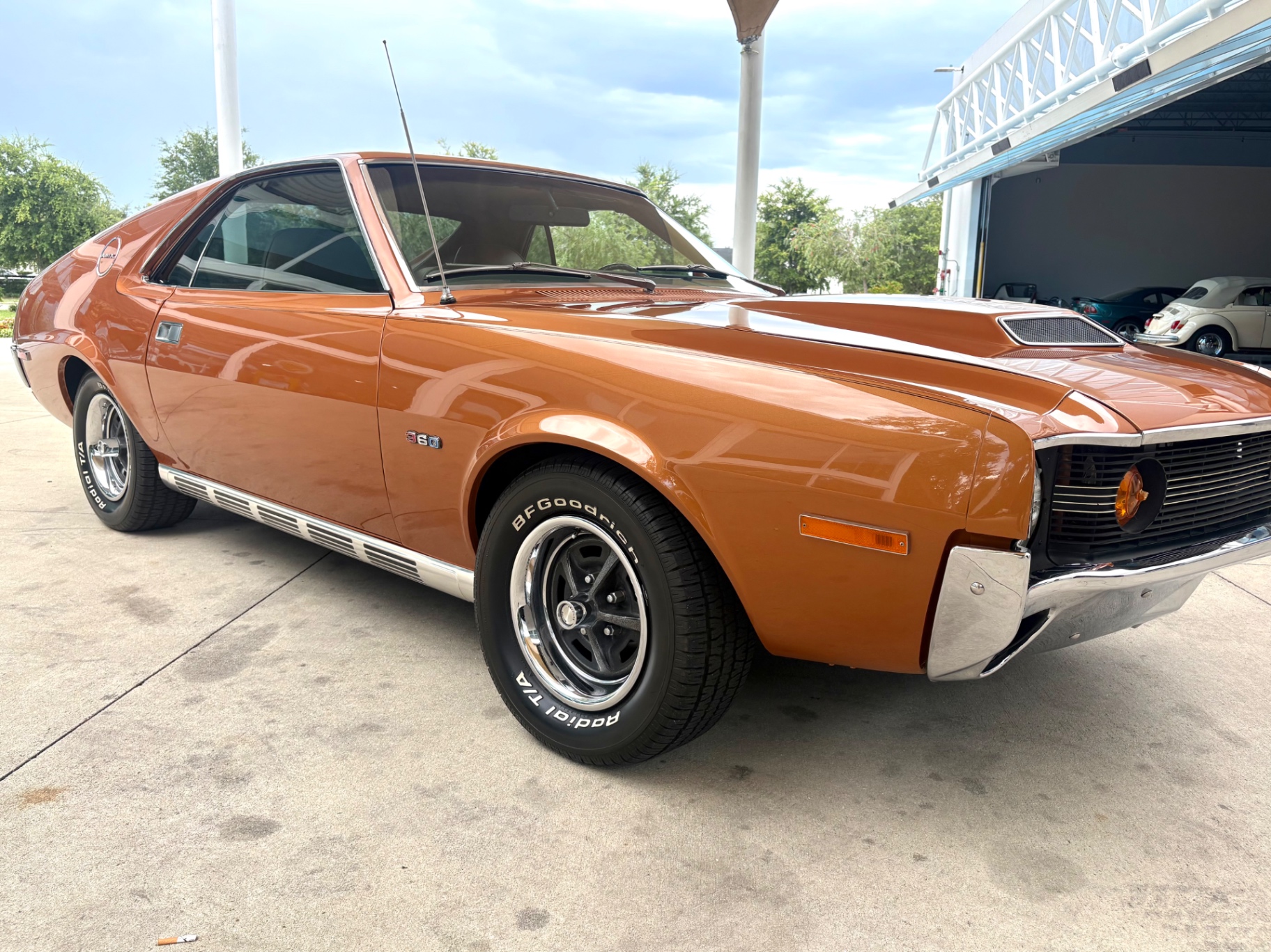 Vehicle photo 19