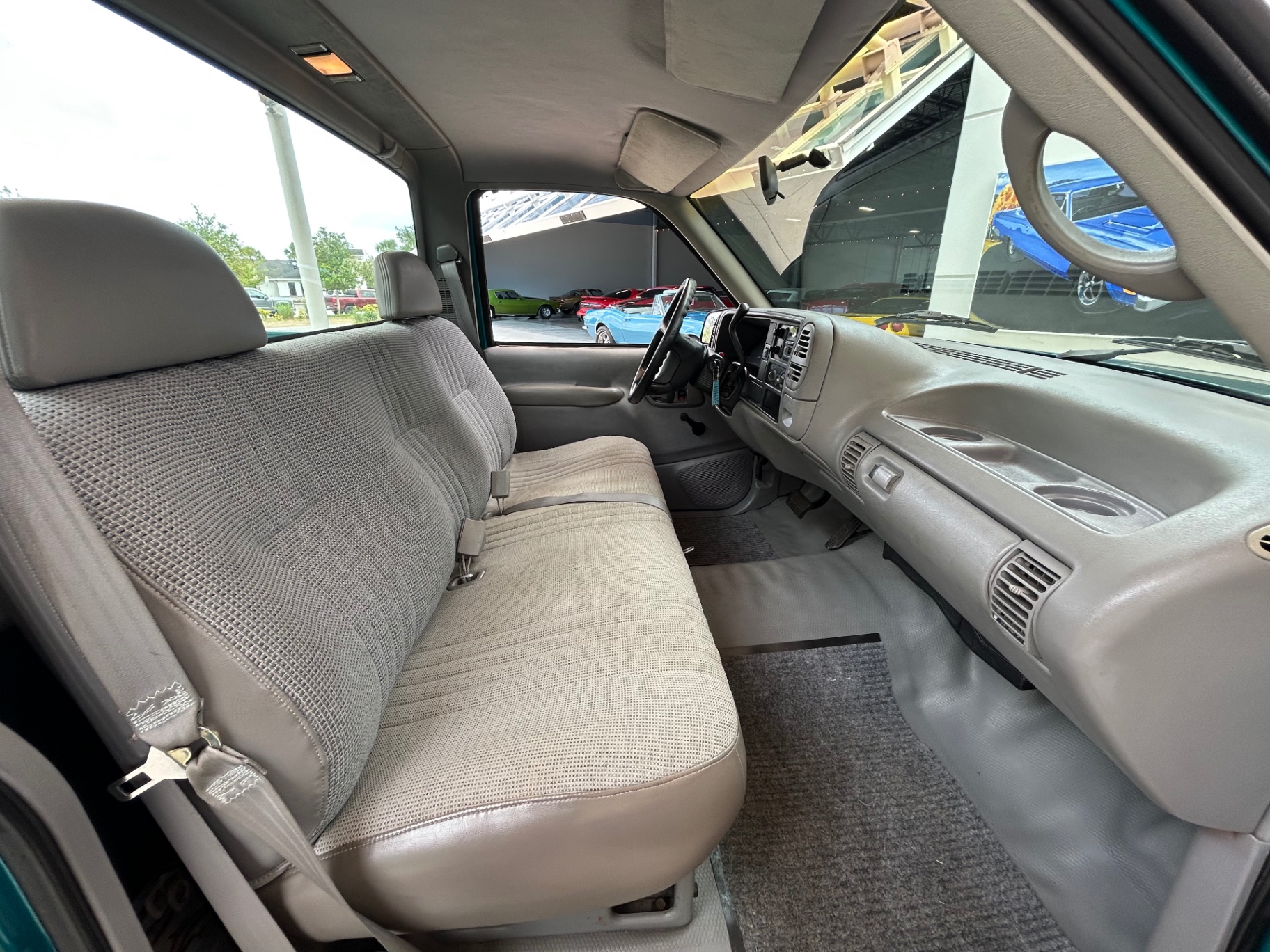 Vehicle photo 35
