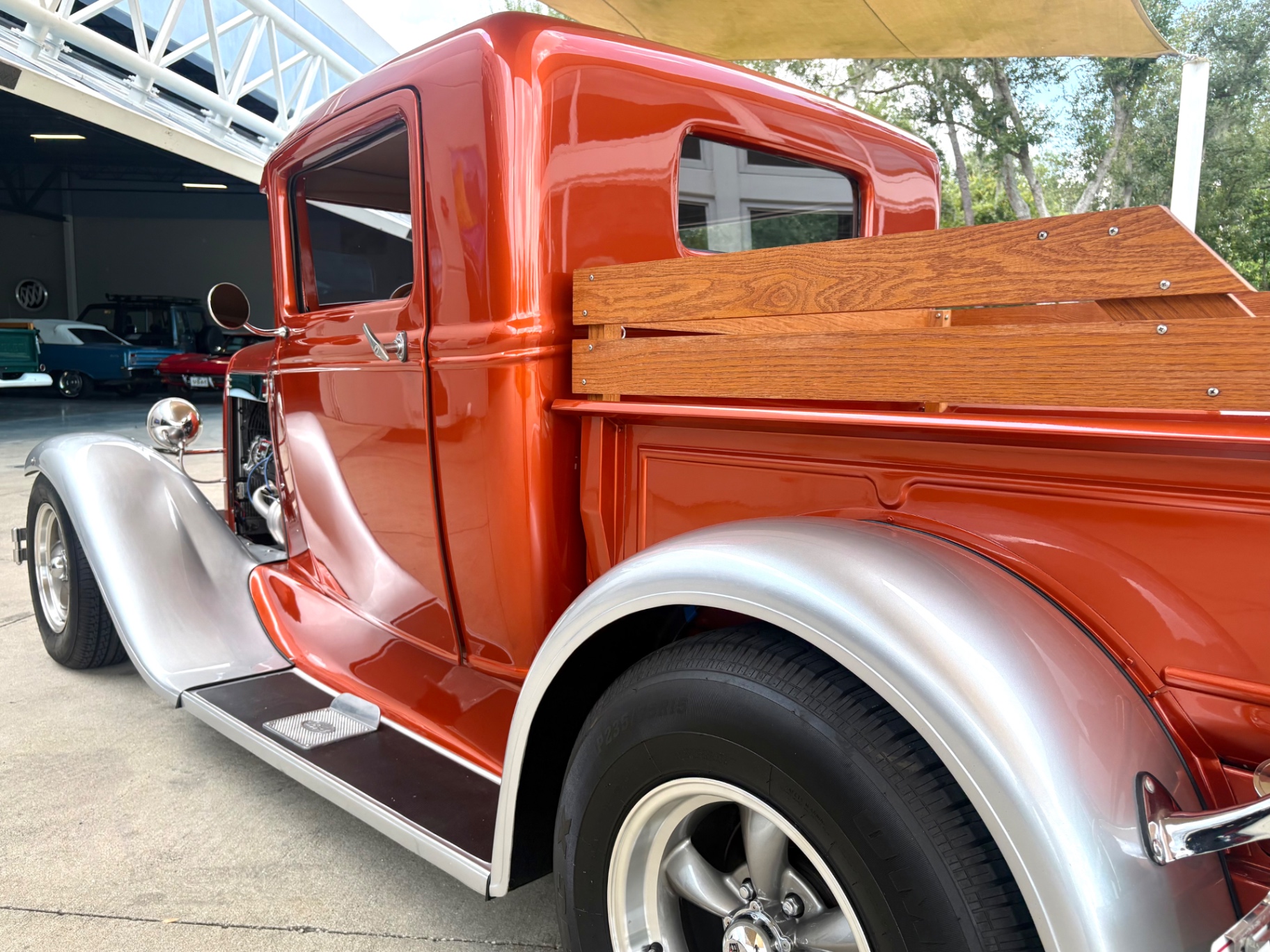 Vehicle photo 14