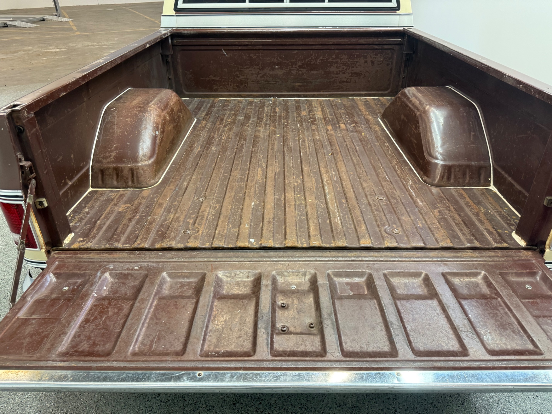 Vehicle photo 7