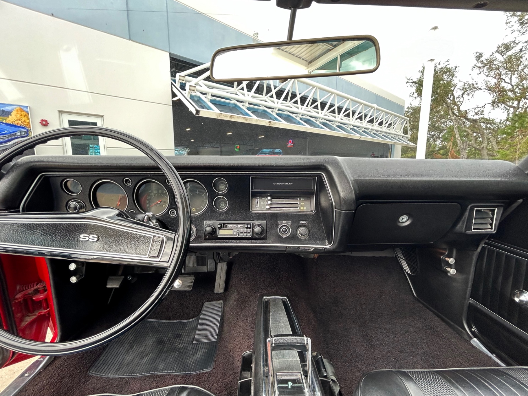 Vehicle photo 29