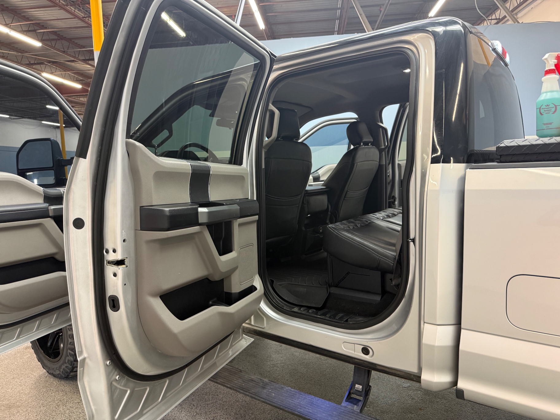 Vehicle photo 27