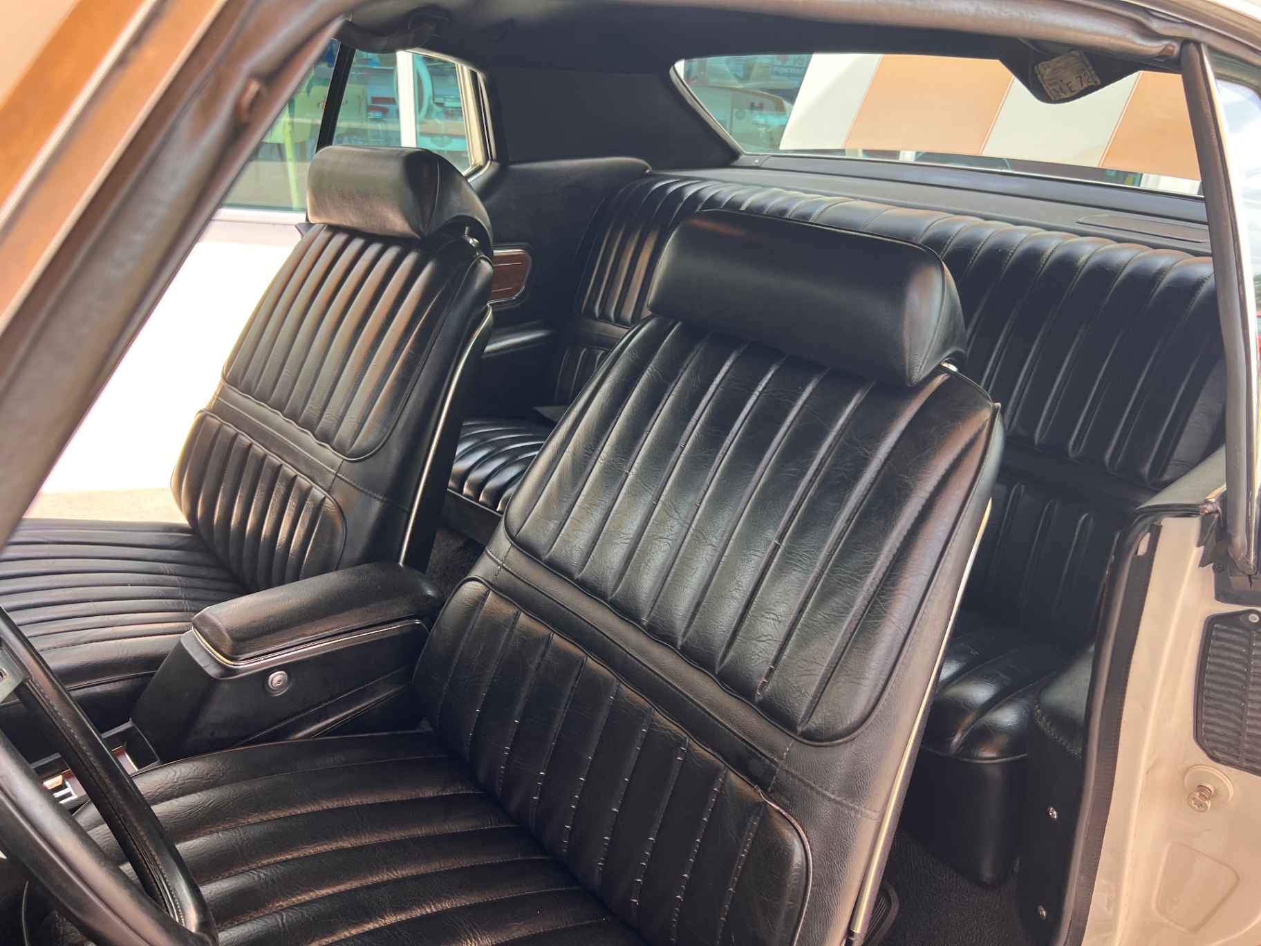 Vehicle photo 24
