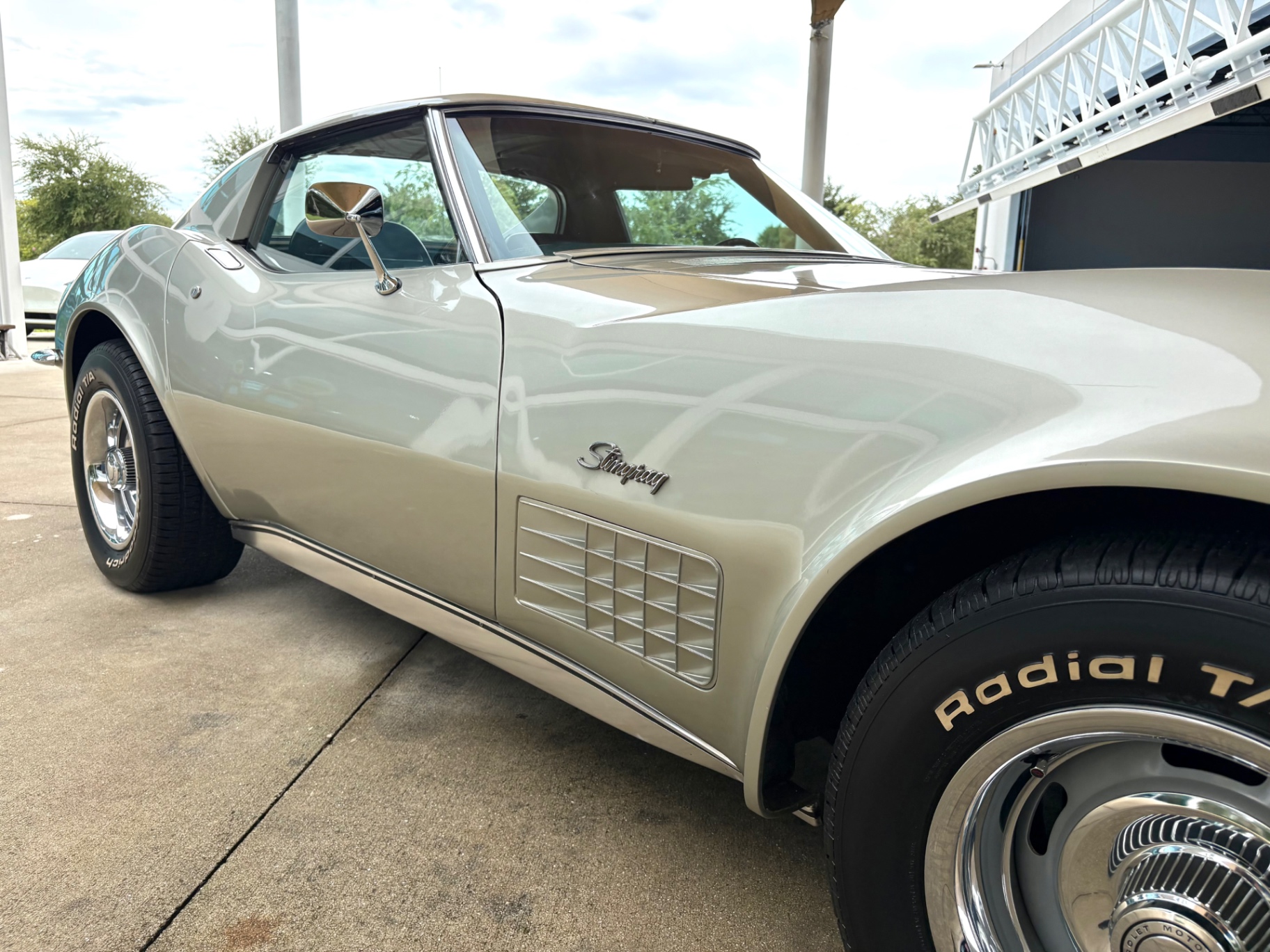 Vehicle photo 19