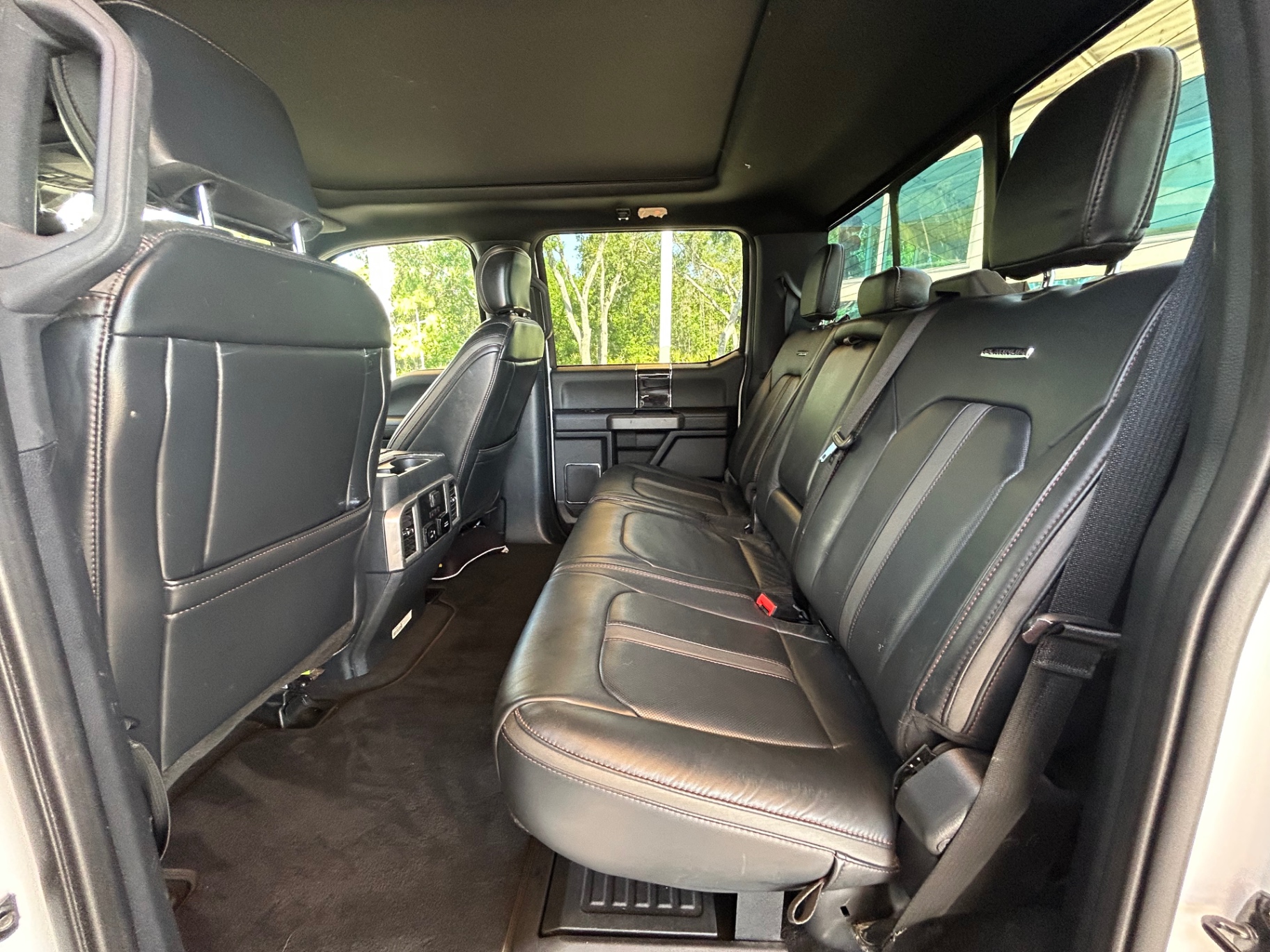 Vehicle photo 35