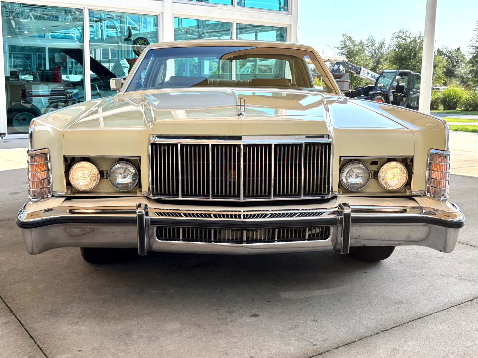 Vehicle photo 3