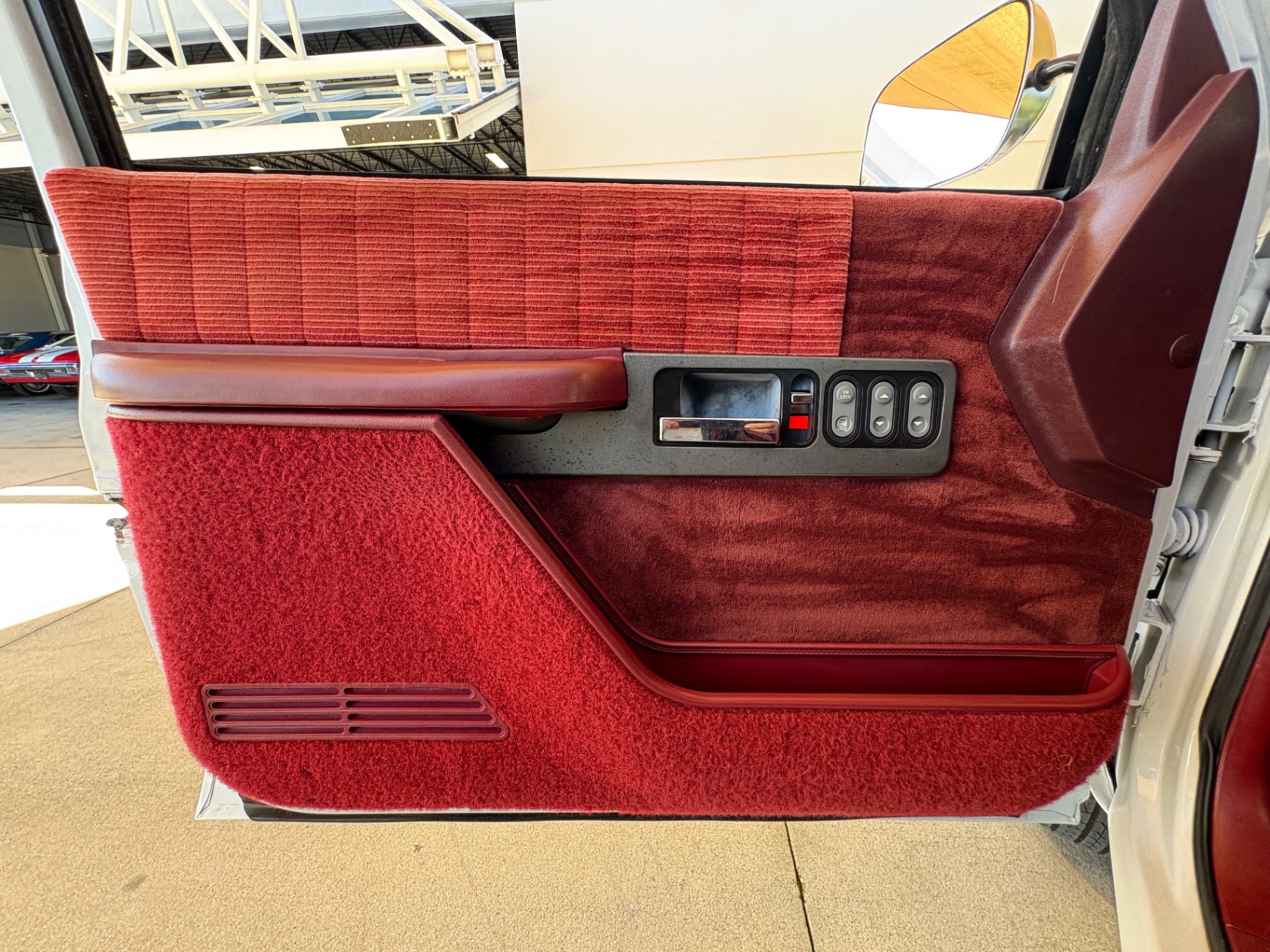 Vehicle photo 30