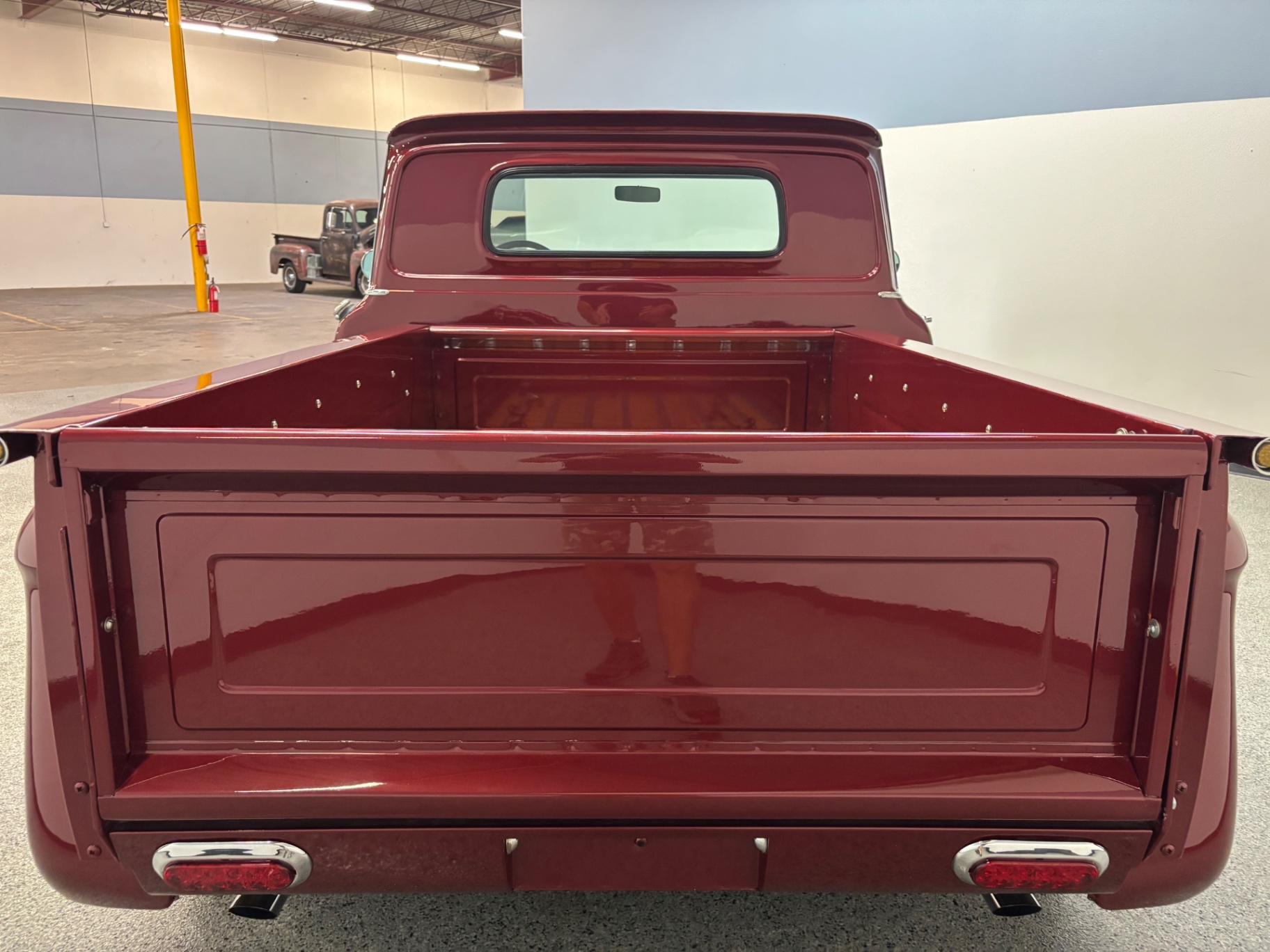 Vehicle photo 5