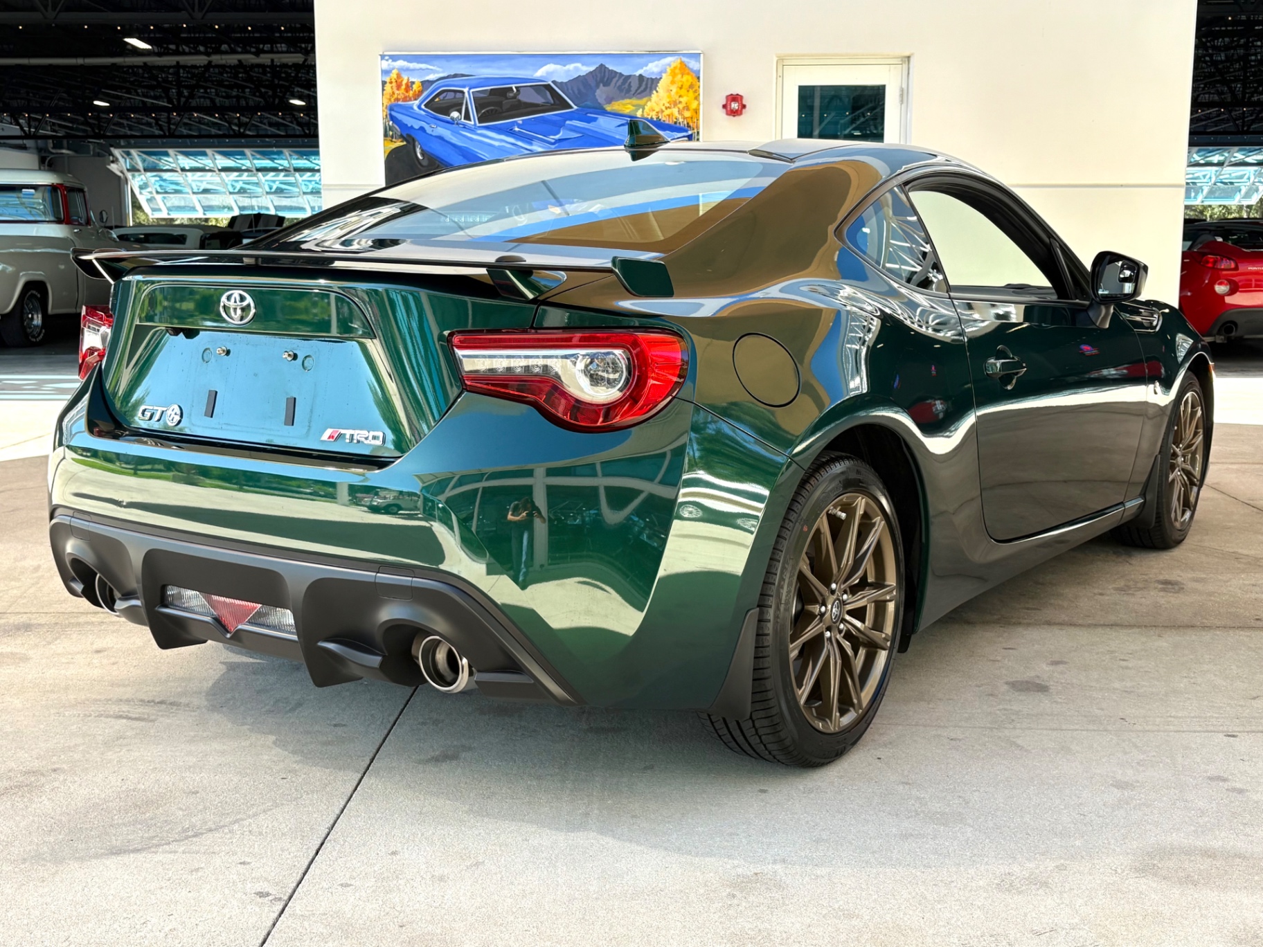 Vehicle photo 5
