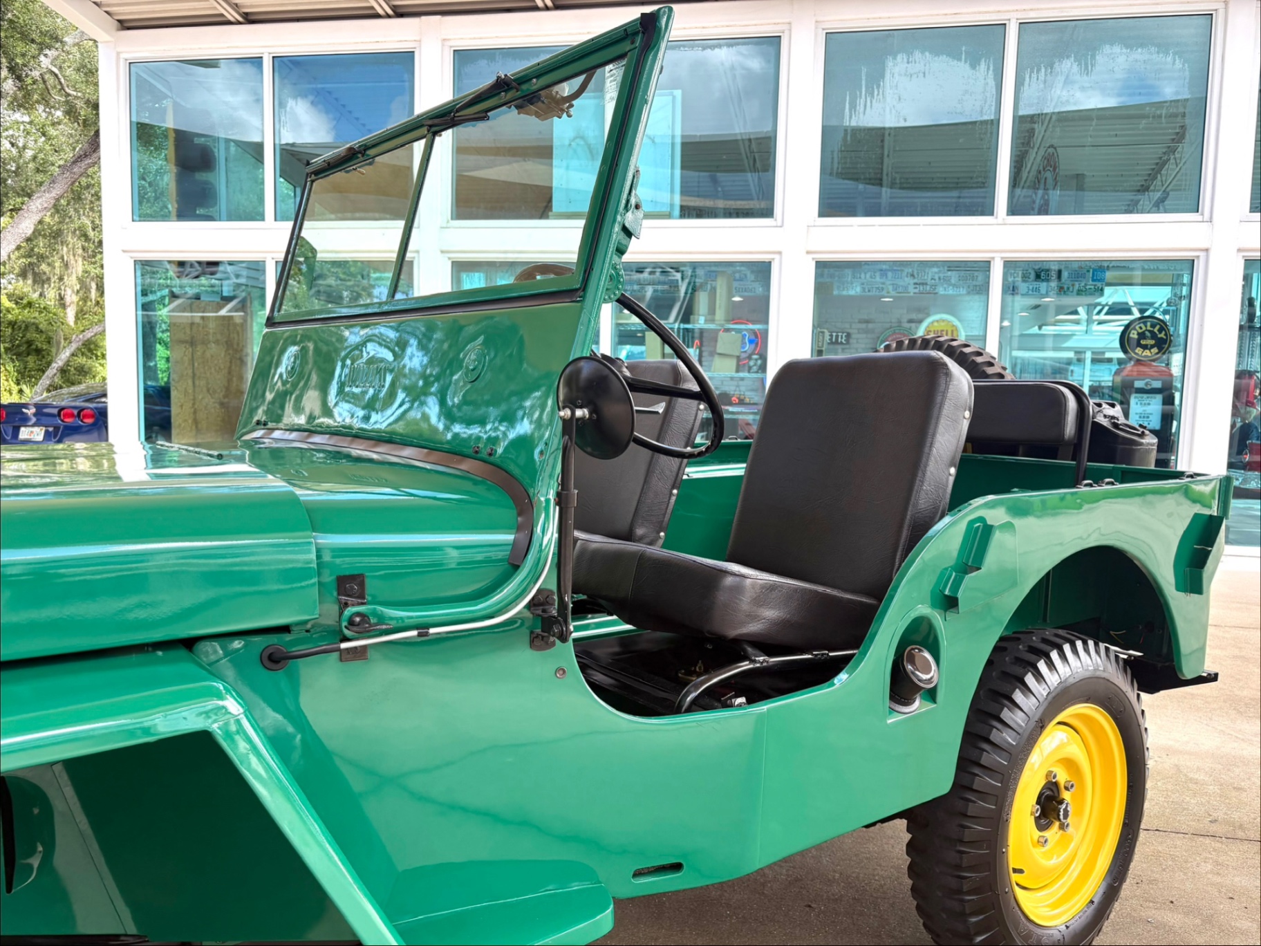 Vehicle photo 13