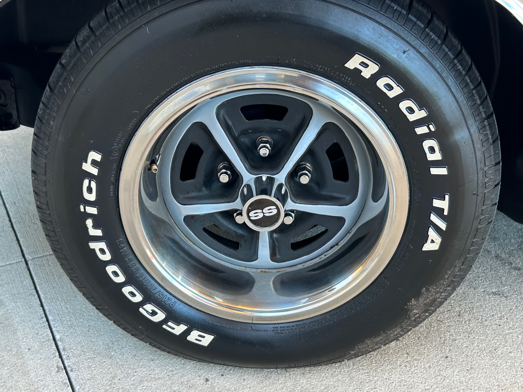 Vehicle photo 13