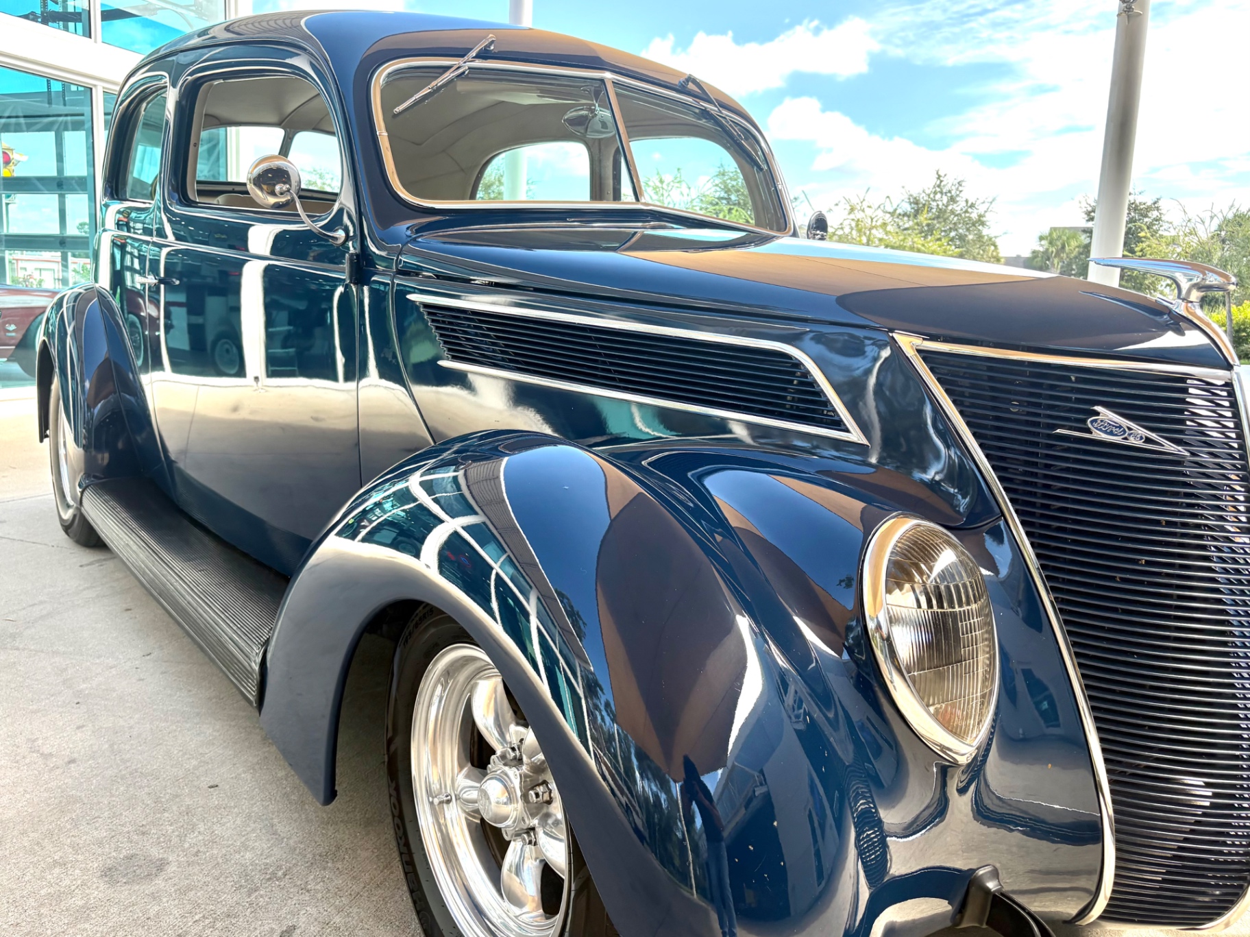 Vehicle photo 18