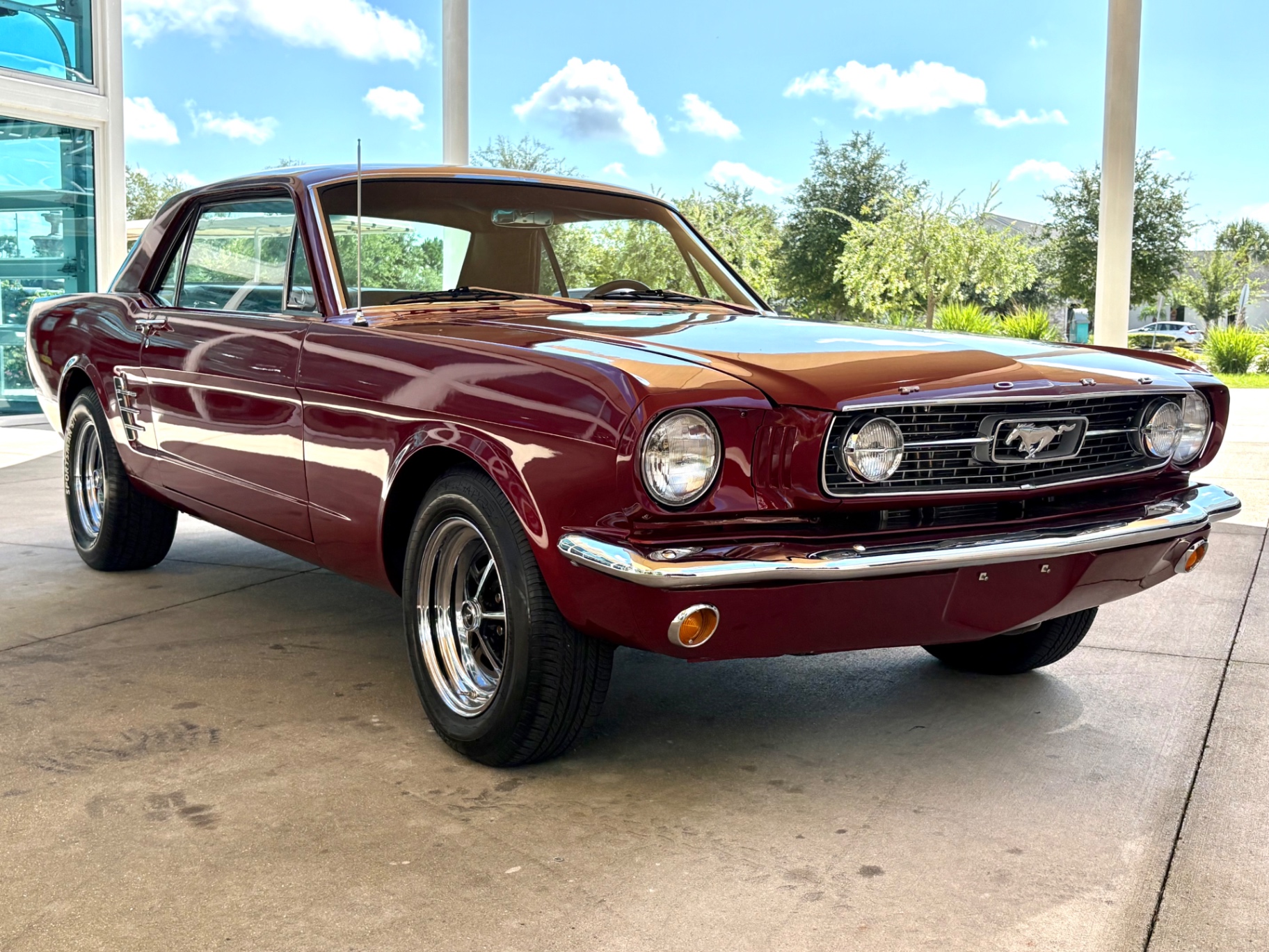 Vehicle photo 3