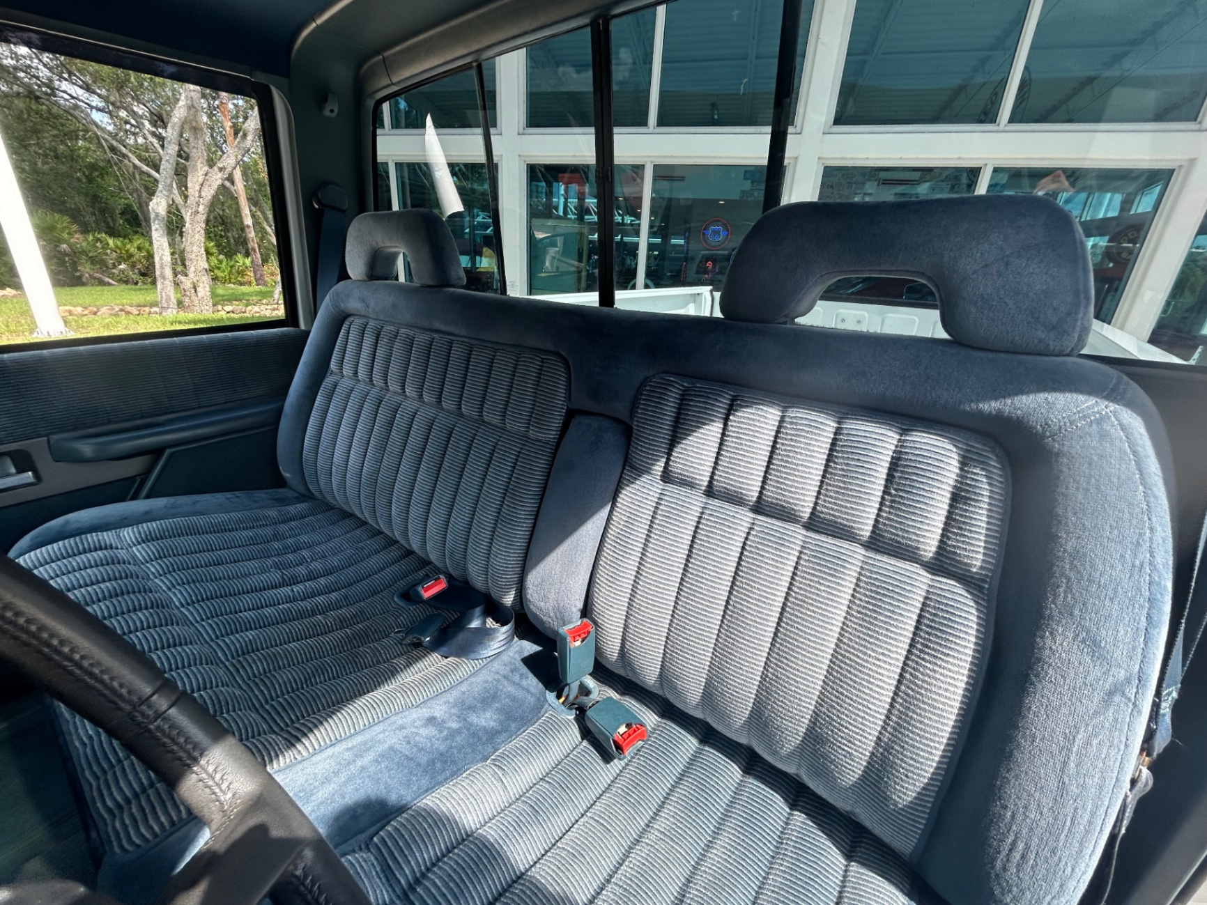 Vehicle photo 23