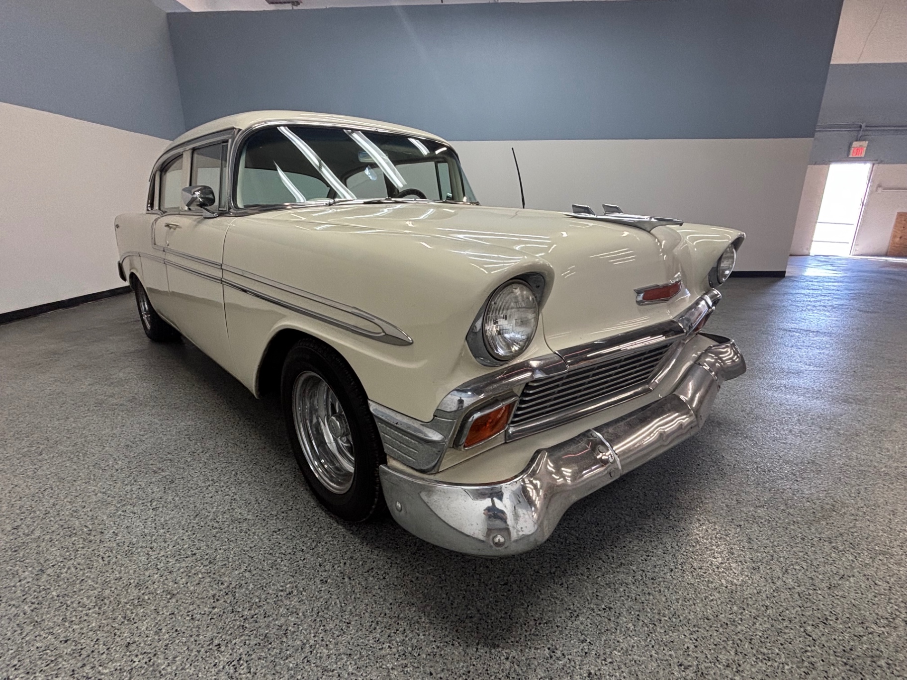 Vehicle photo 9