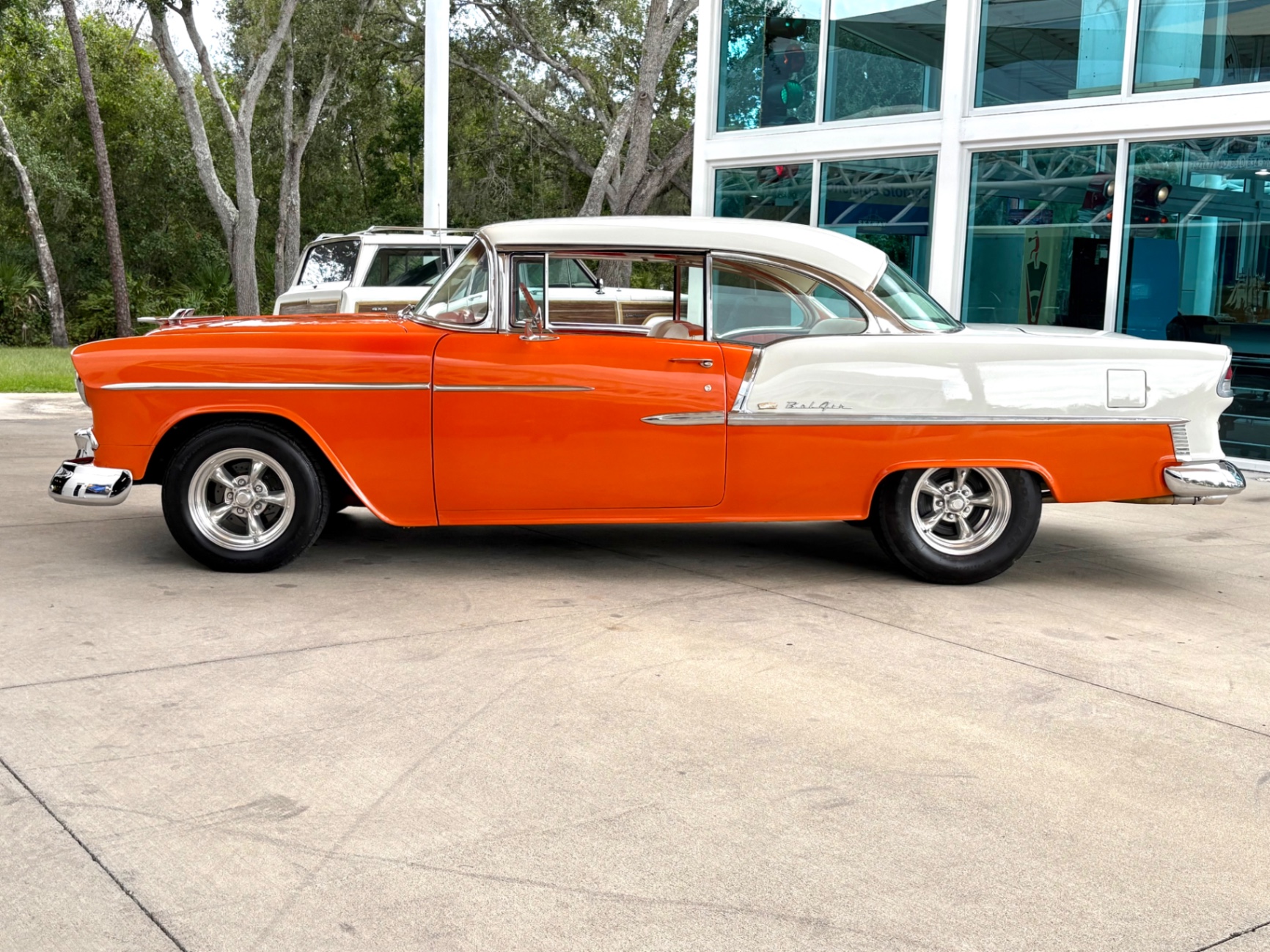 Vehicle photo 11