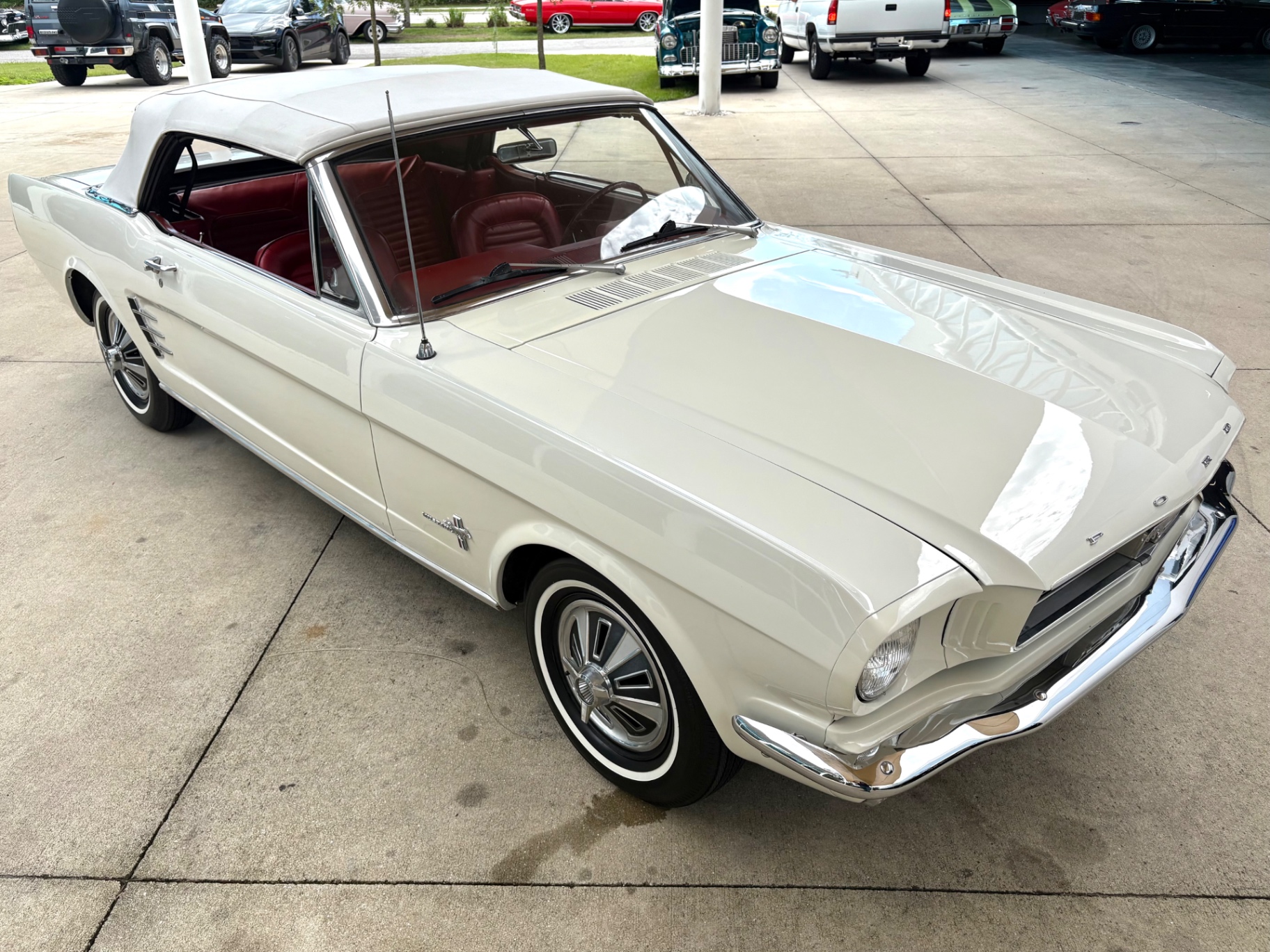 Vehicle photo 21