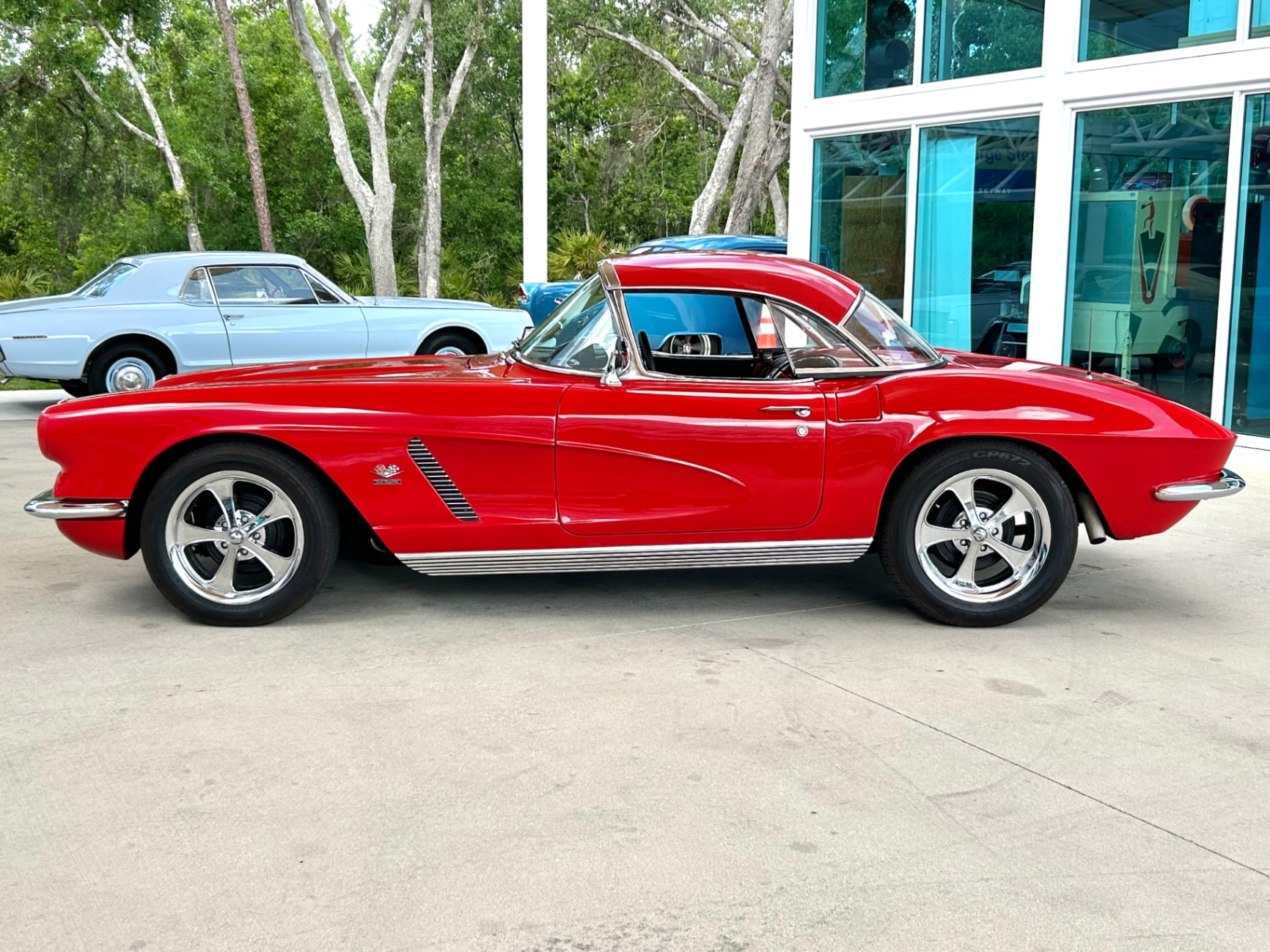Vehicle photo 20