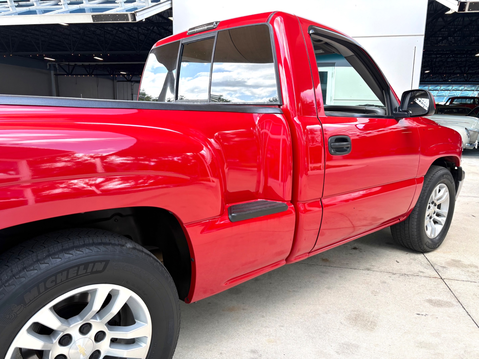 Vehicle photo 17