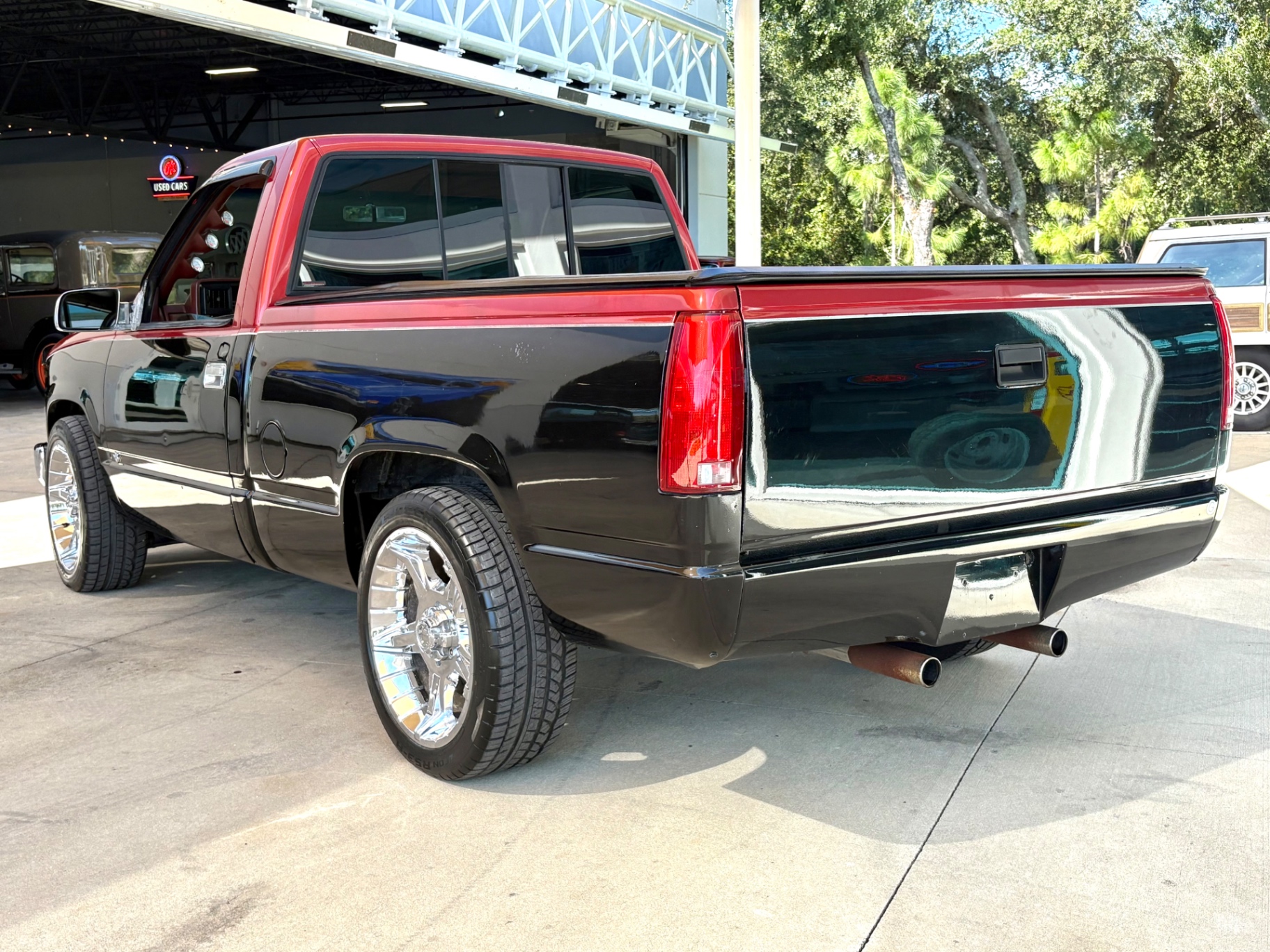 Vehicle photo 8