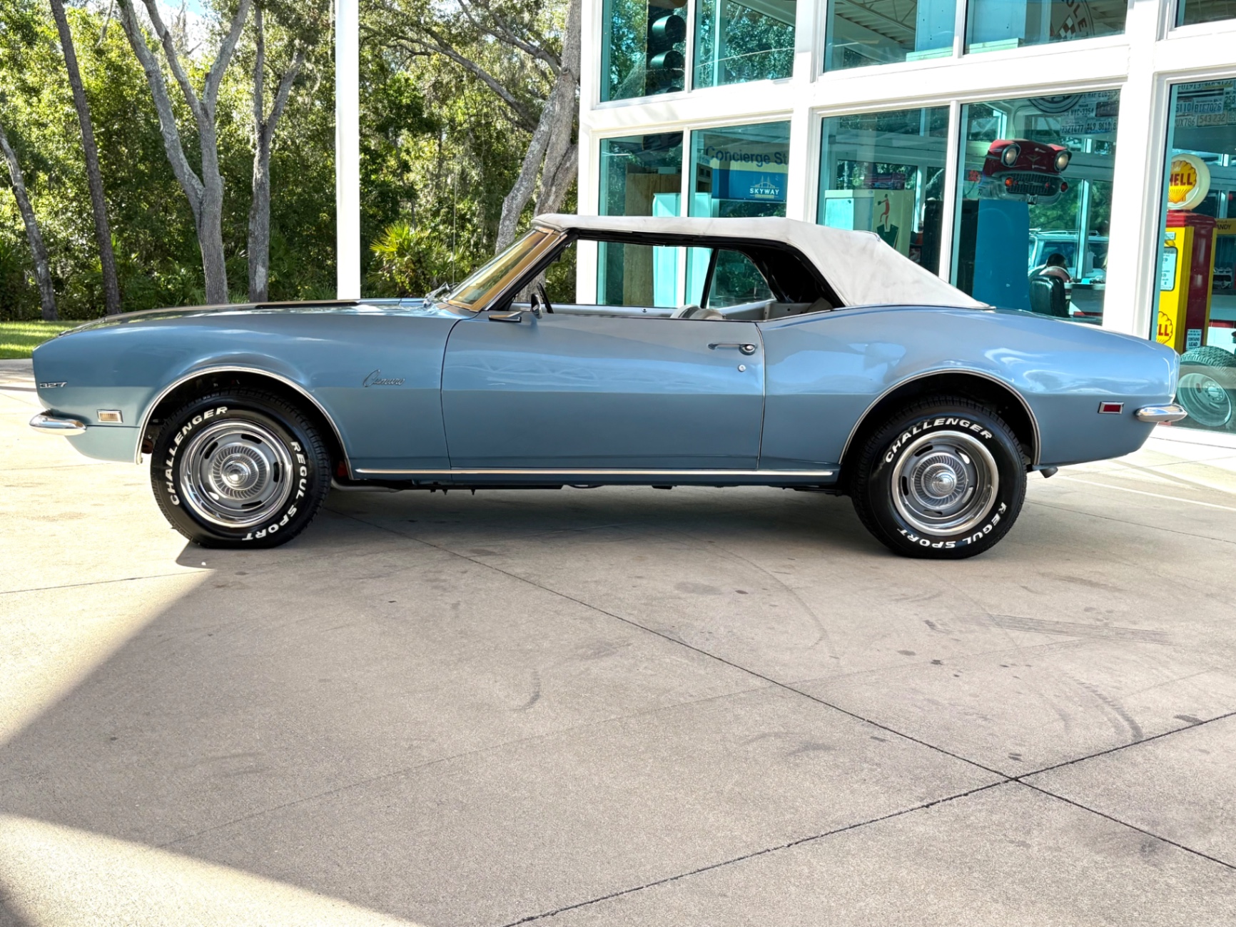 Vehicle photo 24